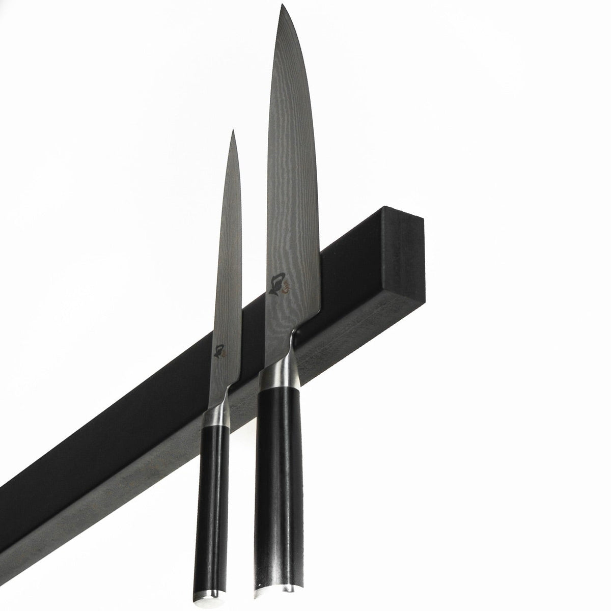 Blackboard Standard – smal sortbejdset knivmagnet, fra Rune-Jakobsen Woodworks