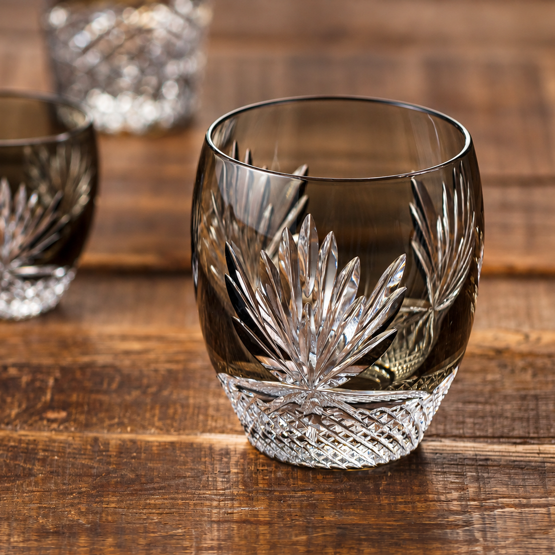 Night-Blooming Cereus – Edo-Kiriko-Whiskyglas aus Kristall mit facettiertem Gekkabijin-Muster, Kagami Crystal