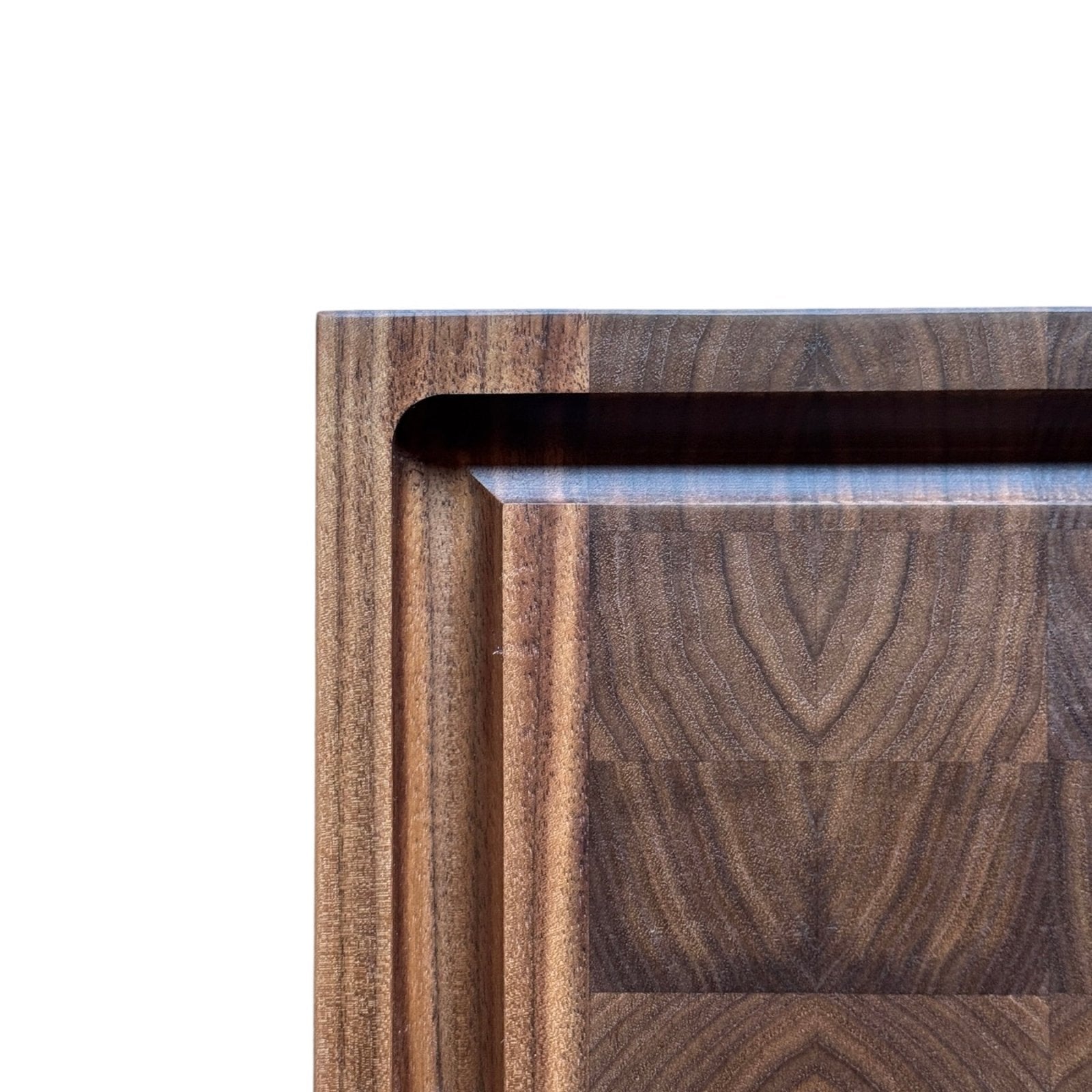 Køb 'Chefs board' skærebræt med kerne i endetræ og retvendt håndgreb med messingdetaljer 40x30x5 cm_4 fra Rune - Jakobsen Woodworks hos os