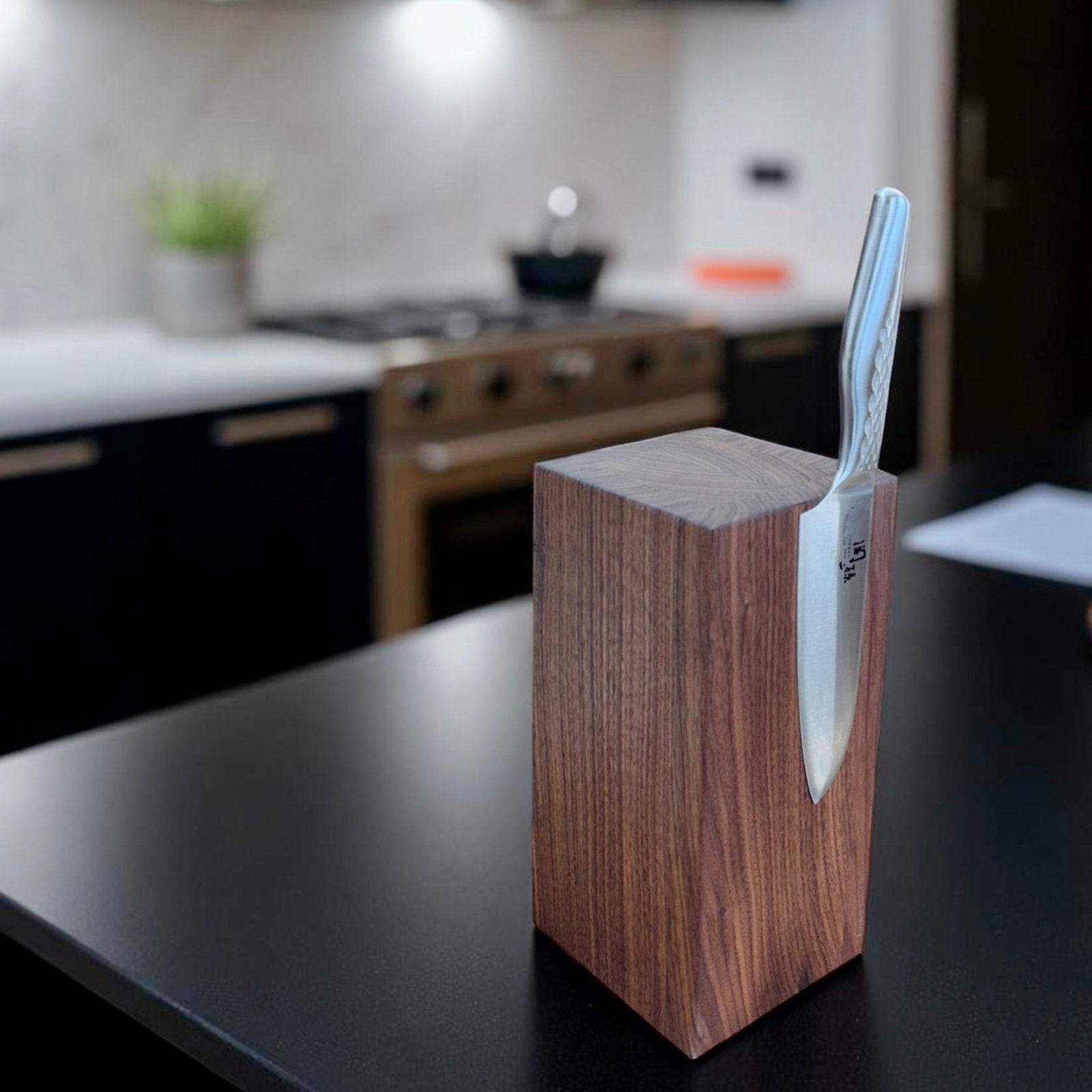 Rune - Jakobsen Design Nordic - magnetisk kvadratisk knivblok med plads til 8 eller 12 knive Valnød Knivblokke_2
