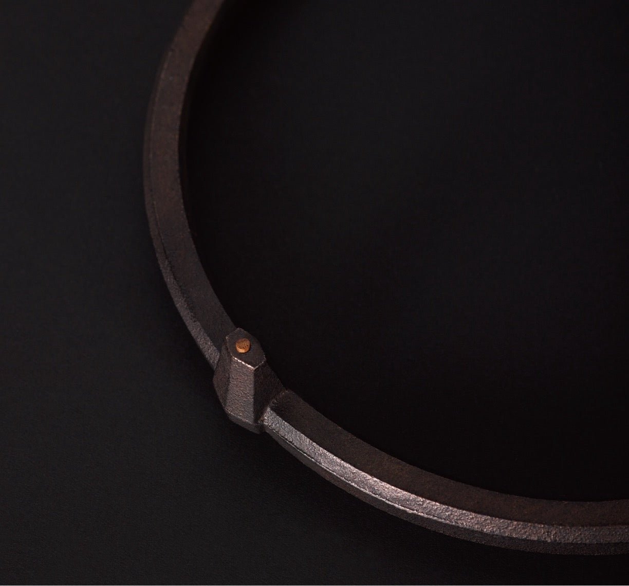 Narito Knives Japansk bordskåner i støbejern og teaktræ 13 cm i diameter_2
