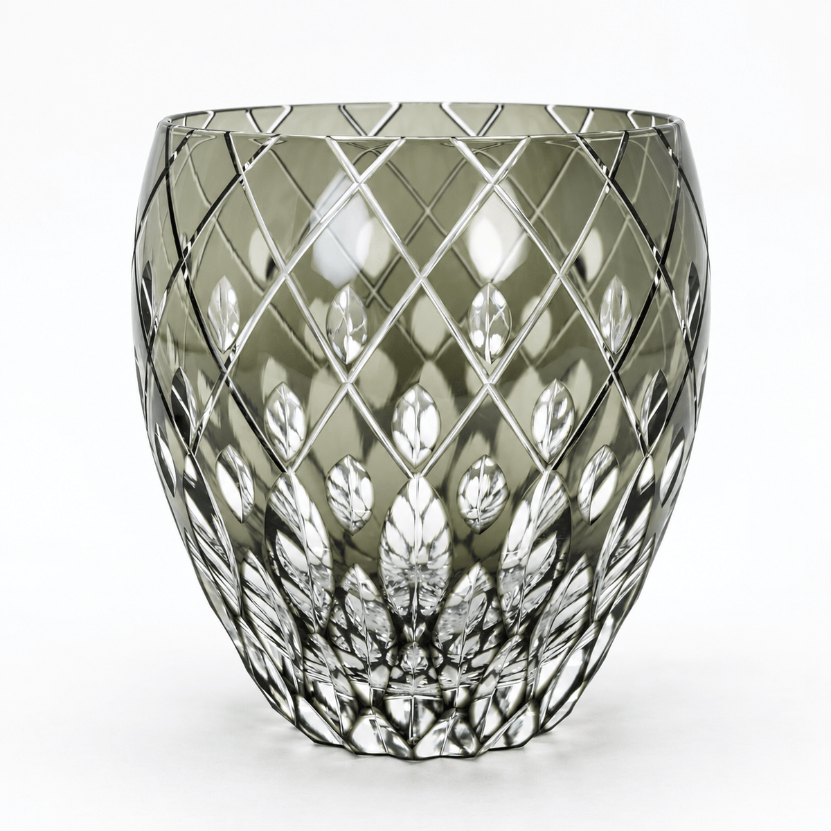 Hideaki Shinozaki – Edo Kiriko whisky glass in crystal with chandelier-cut base, Kagami Crystal