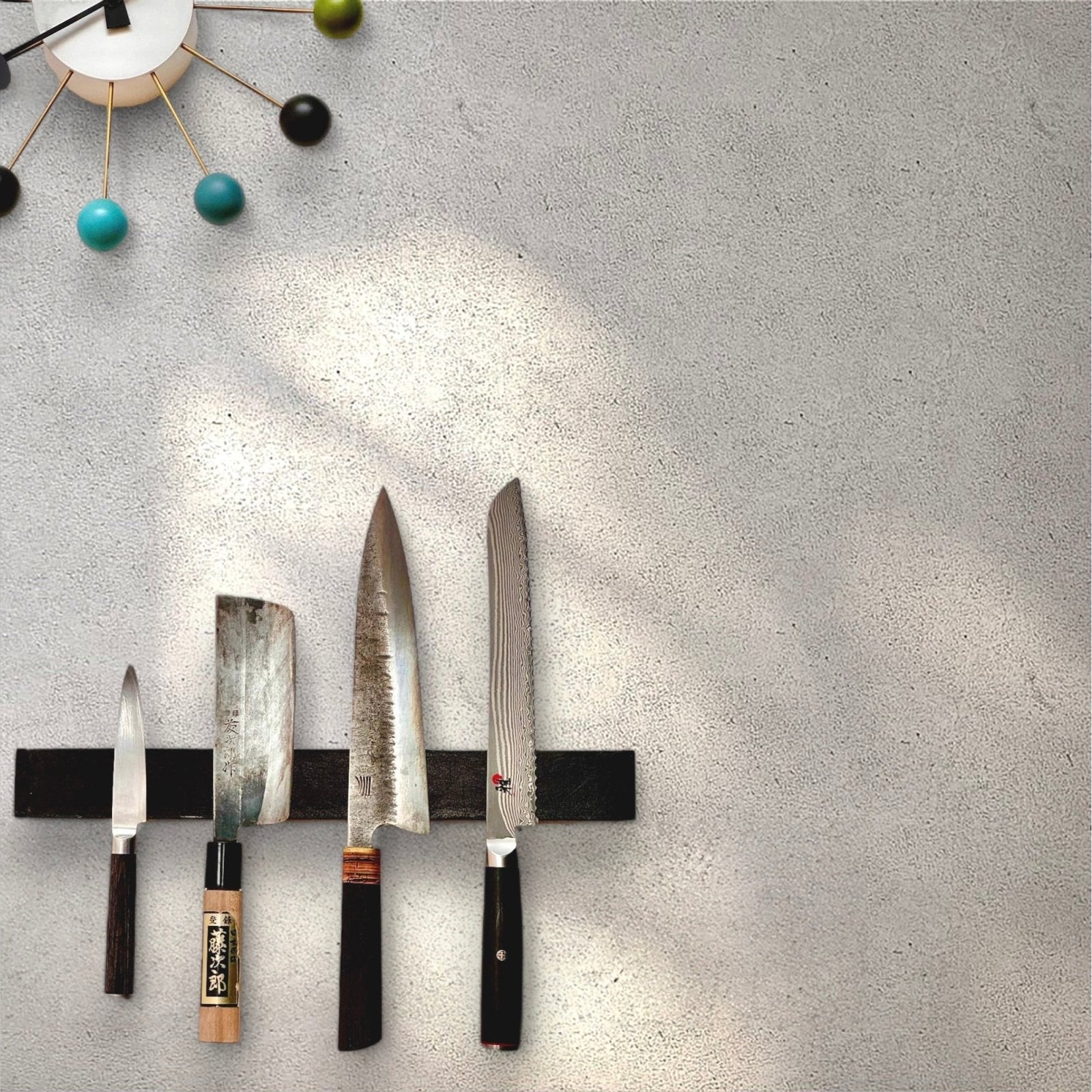 Køb 'Leather protected Version 2.0' knivmagnet med læderfront i længder fra 20 - 80 cm_3 fra Rune - Jakobsen Woodworks hos os