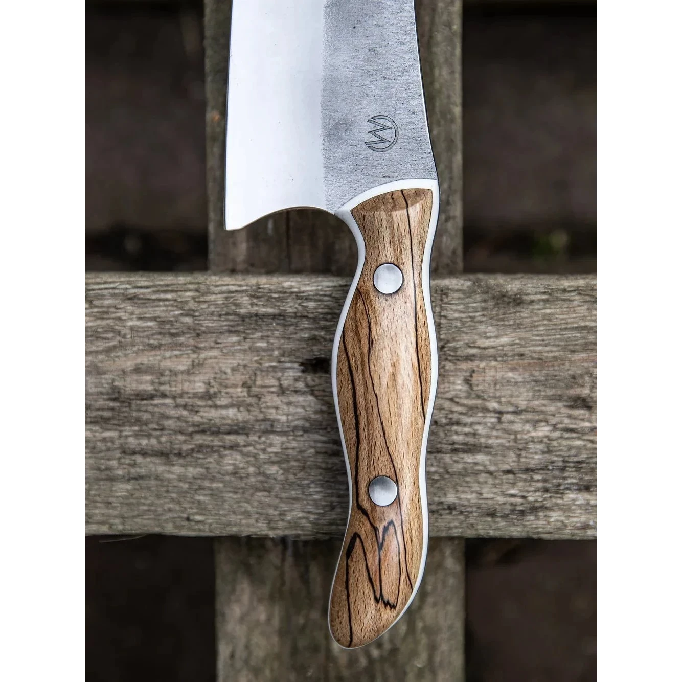 Demi Chef køkkenknive fra M_Knives. 'Moustache Farmstead - Demi Chef' køkkenkniv _MKN/MSTC/DEMI/3745/01