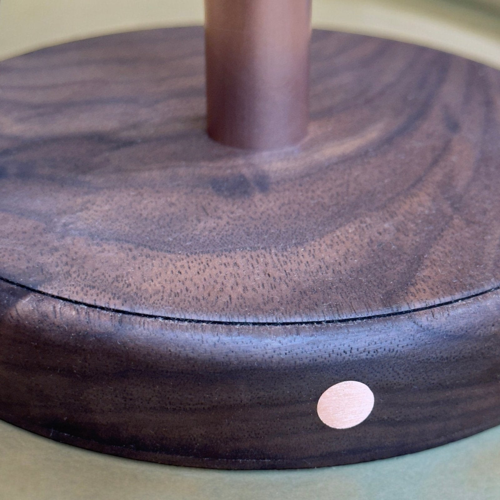 Rune - Jakobsen Design 'Roll Pole' rund køkkenrulleholder Massivt messingrør Køkkenrulleholdere_2