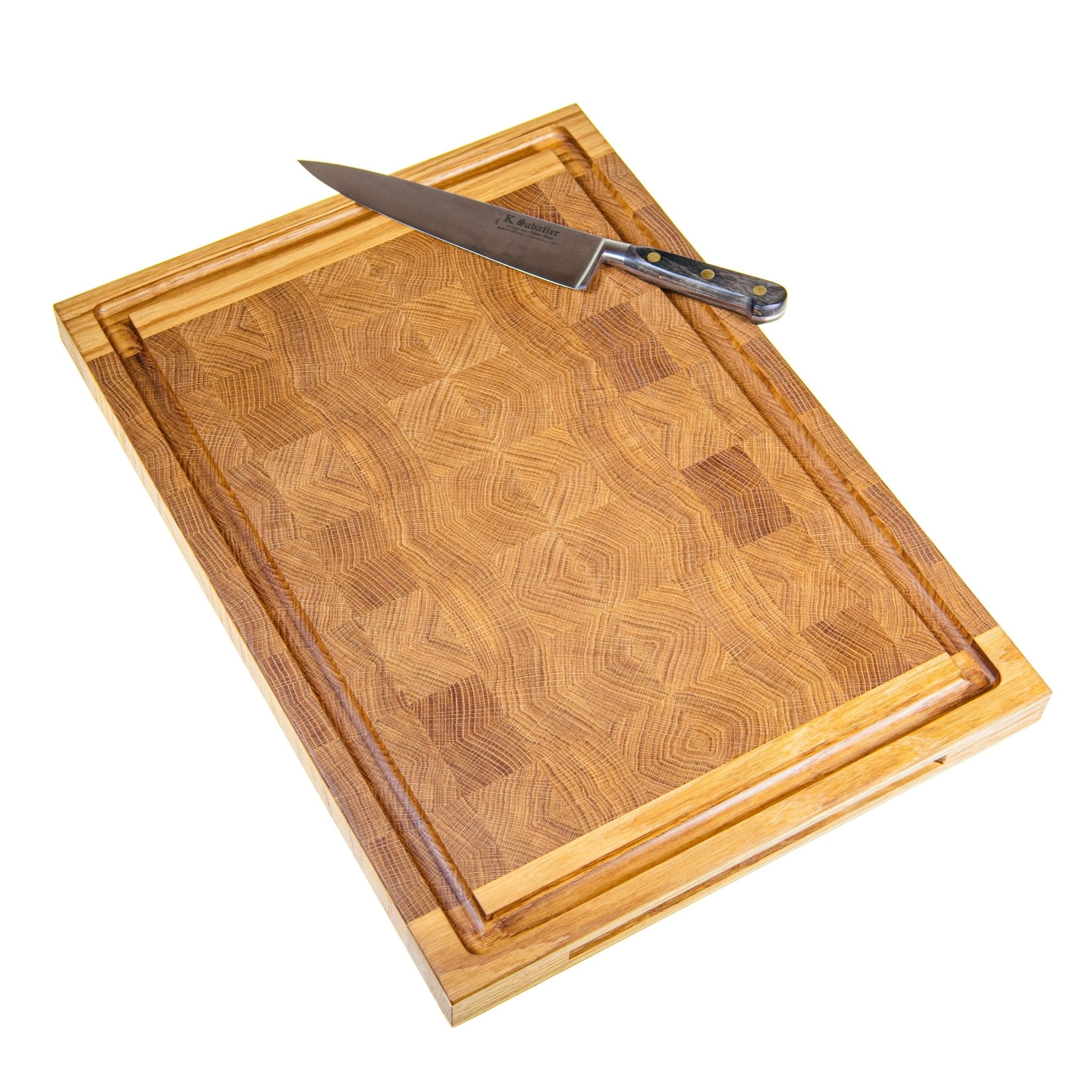 Rune - Jakobsen Design Chefs Board. 5 cm tykt skærebræt med kerne i endetræ og retvendt håndgreb med messingdetaljer. Størrelser fra 40x30 cm - 60x40 cm 40x30x5 cm Skærebrætter_25