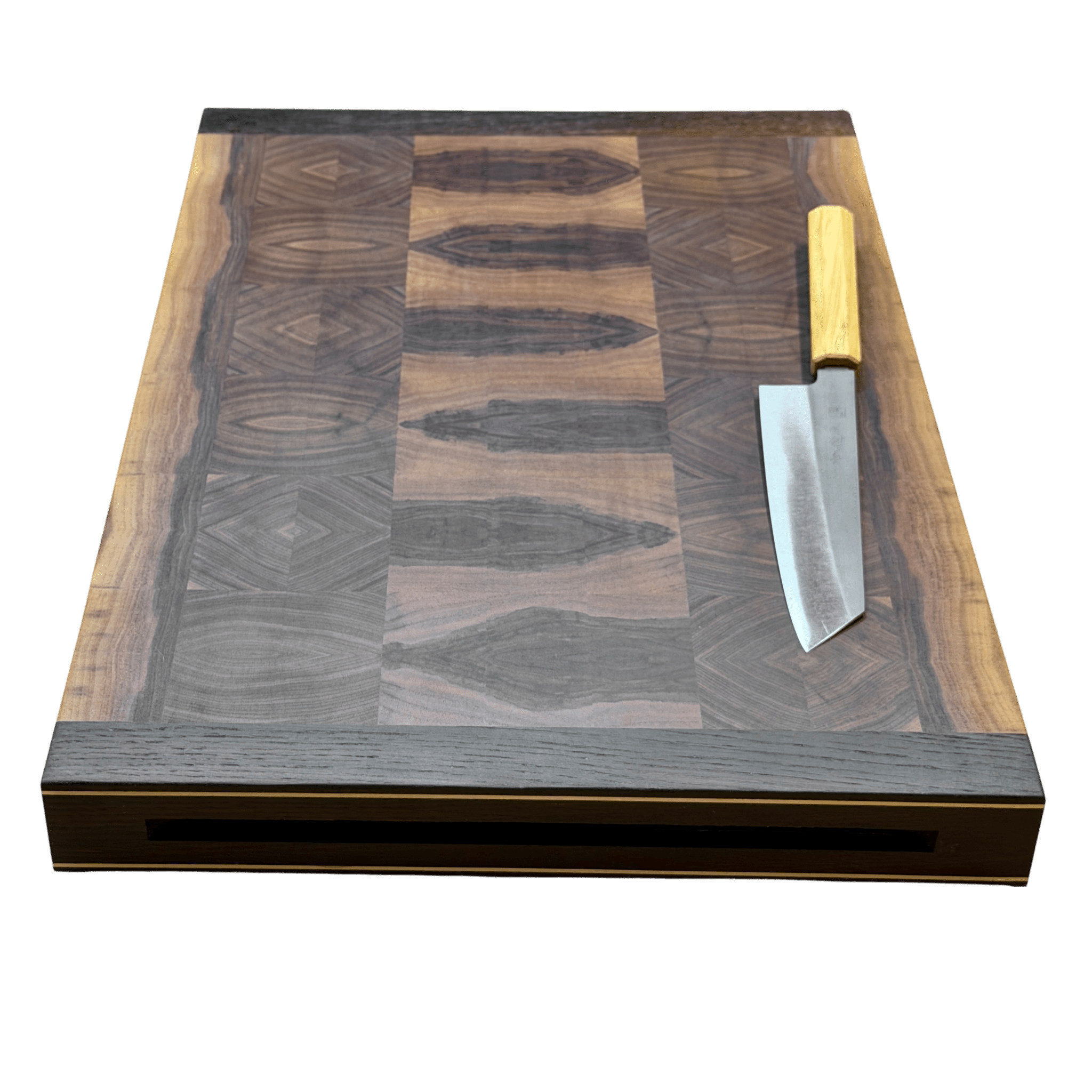 Rune - Jakobsen Design Chefs Board. 5 cm tykt skærebræt med kerne i endetræ og retvendt håndgreb med messingdetaljer. Størrelser fra 40x30 cm - 60x40 cm 50x35x5 cm Skærebrætter_8