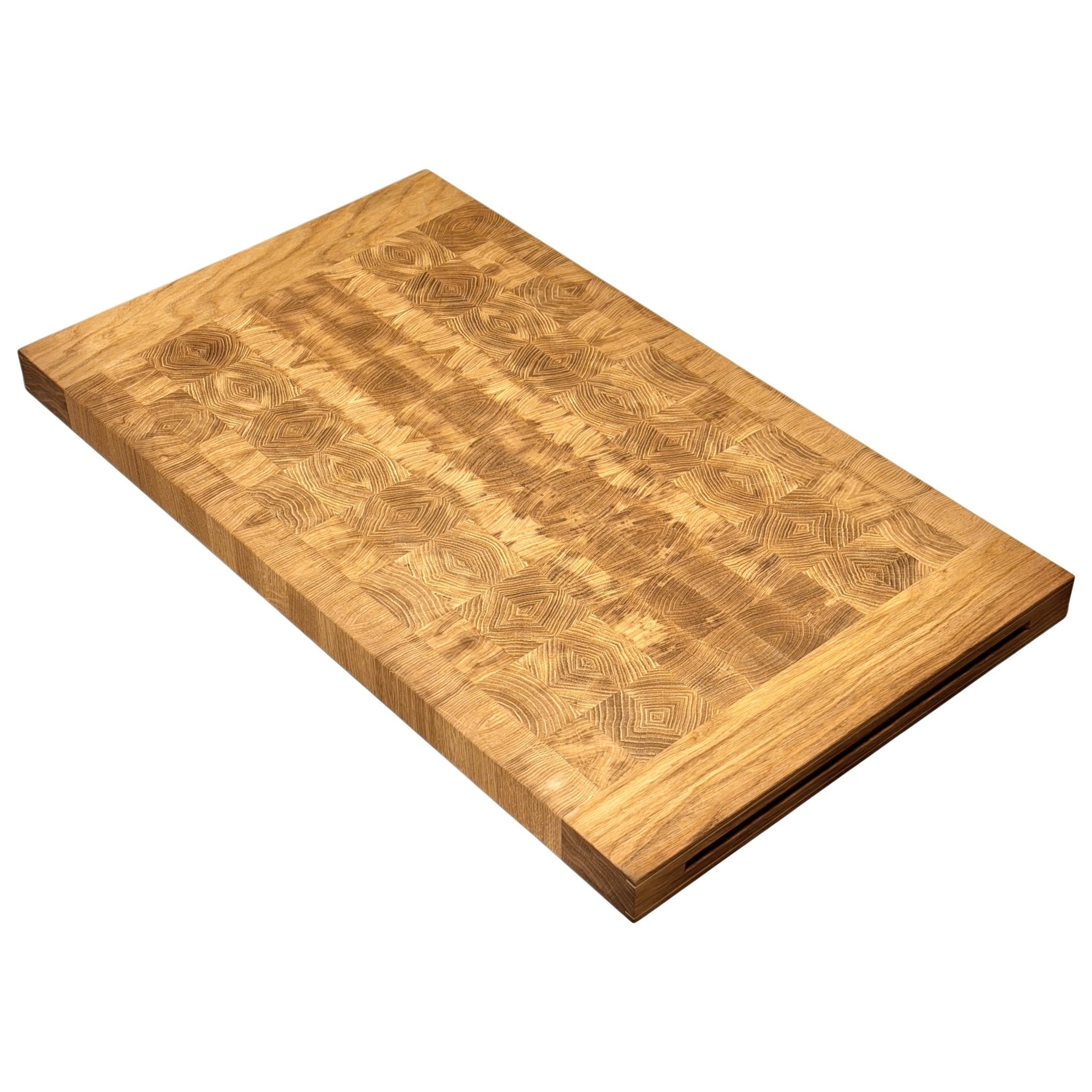 Rune - Jakobsen Design Chefs Board. 5 cm tykt skærebræt med kerne i endetræ og retvendt håndgreb med messingdetaljer. Størrelser fra 40x30 cm - 60x40 cm 80x50x6 cm Skærebrætter_20