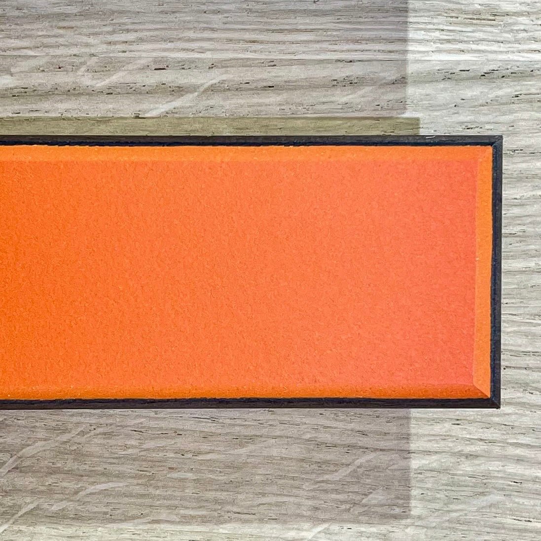 Colors X - tra🌈 - ekstra kraftig 65 mm bred magnetisk knivskinne med linoleum i længder fra 30 - 80 cm. - 20 cm–Egetræ - Skriv ønsket farve som en bemærkning i indkøbskurven (fx. 4186 orange blast) - Knivskinner–Rune - Jakobsen Woodworks