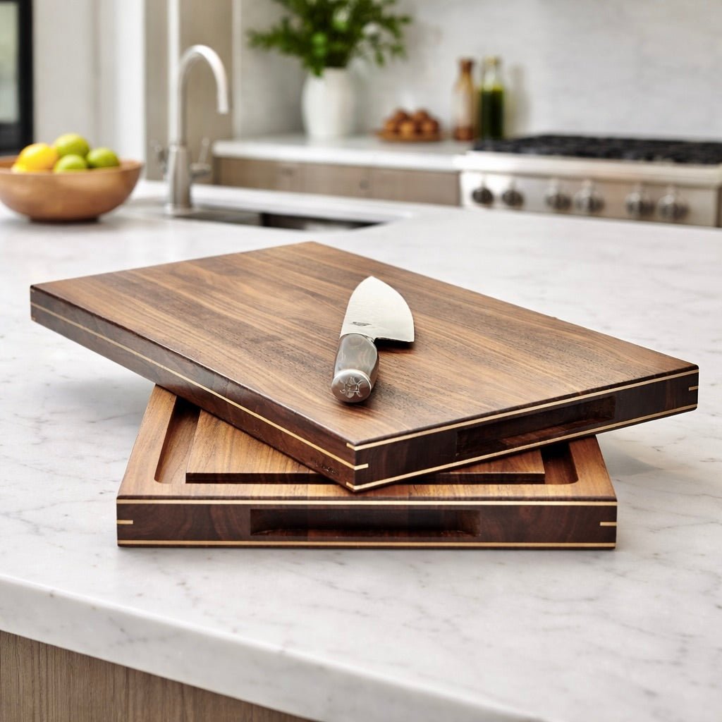 Rune - Jakobsen Design Plain. 3 cm tykt skærebræt med messingdetaljer. Størrelser fra 35x25 cm - 60x40 cm 35x25x3 cm Skærebrætter_1