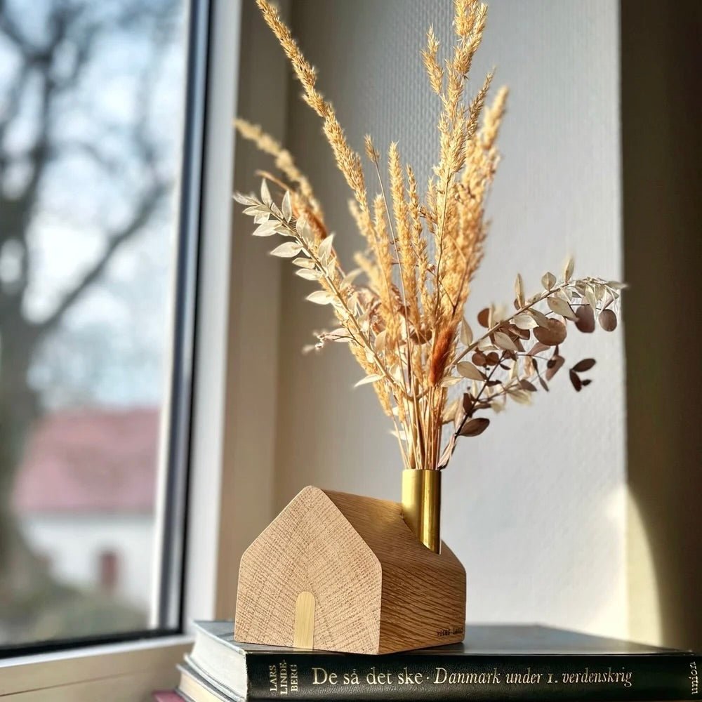 Rune - Jakobsen Design 'Vores Land' Hus – håndlavet i eg eller valnød med messingdetaljer Home Decor_2