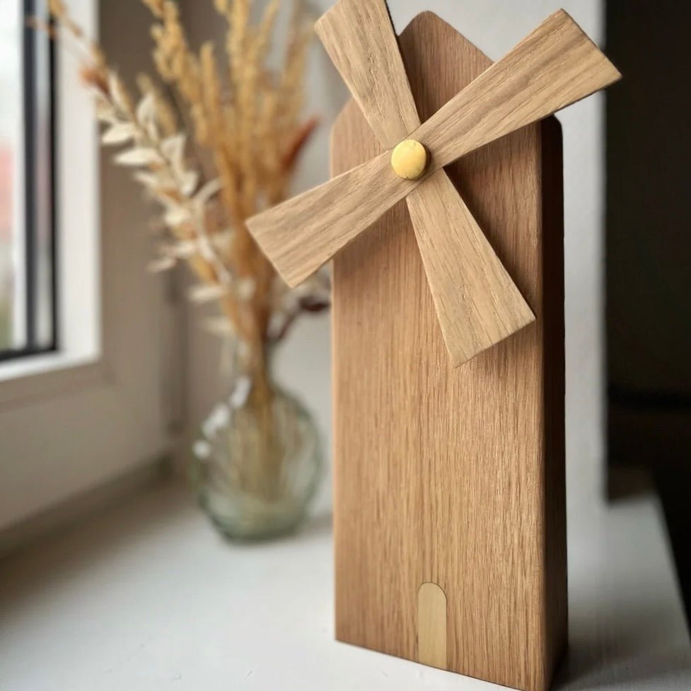 Rune - Jakobsen Design 'Vores Land' Vindmølle – håndlavet i eg eller valnød med messingdetaljer Home Decor_1