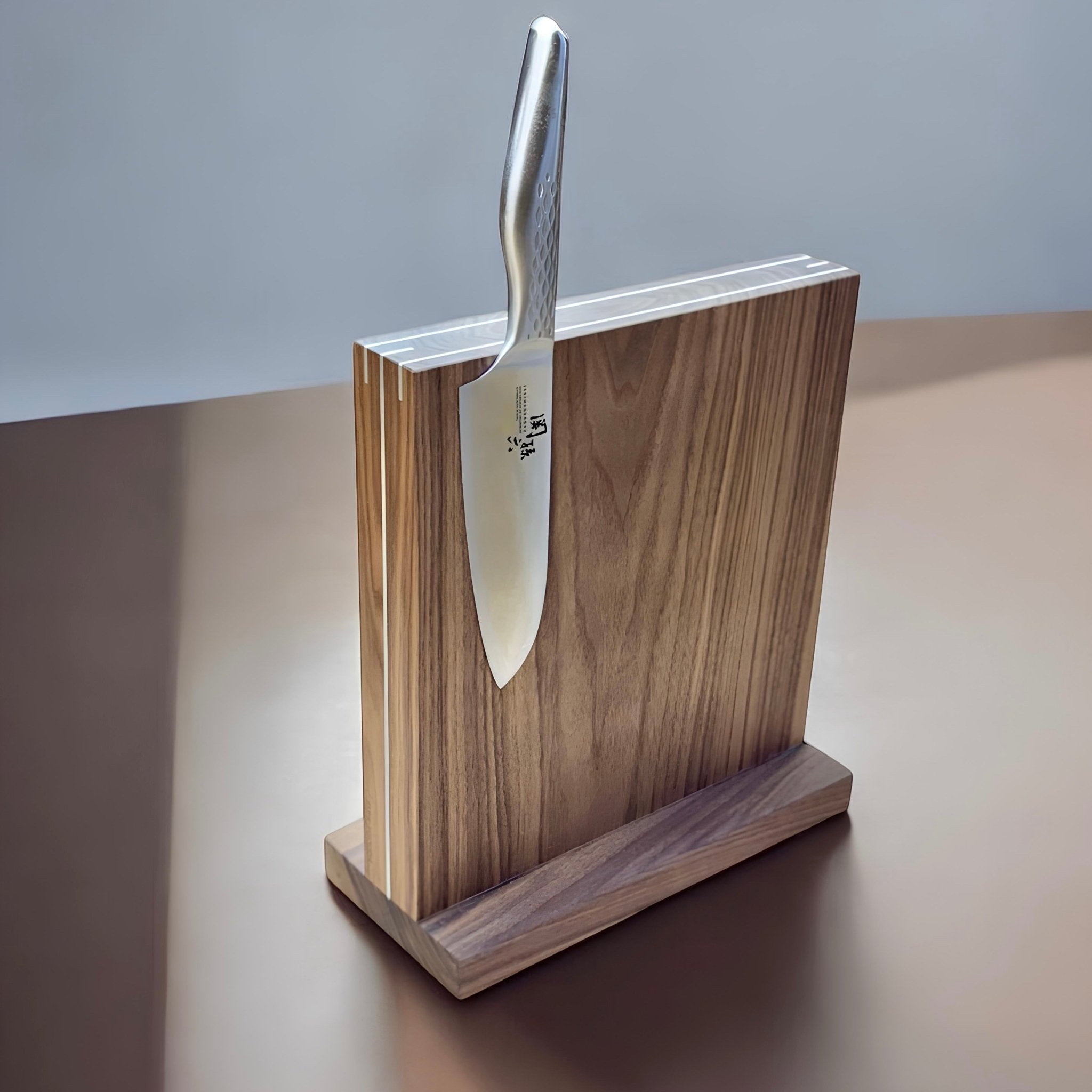 Rune - Jakobsen Woodworks 'The Monolith' magnetisk knivblok med messingdetaljer 15x30x4 cm_1