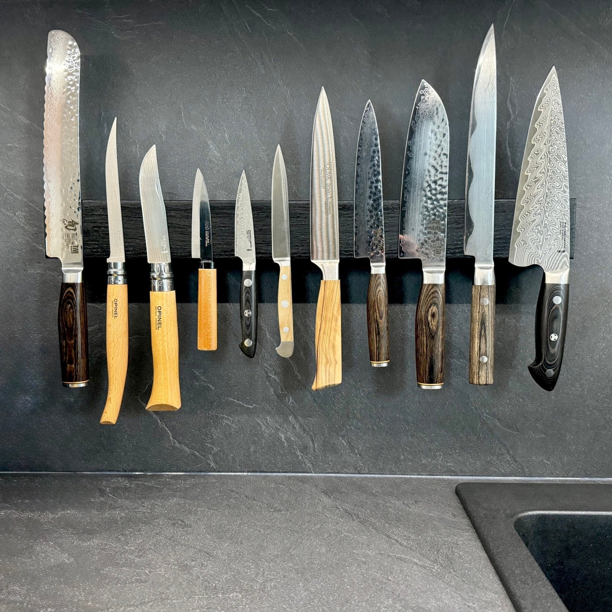 Køb 'Blackboard std.' sortbejdset knivskinne i 30 cm_2 fra Rune - Jakobsen Woodworks hos os