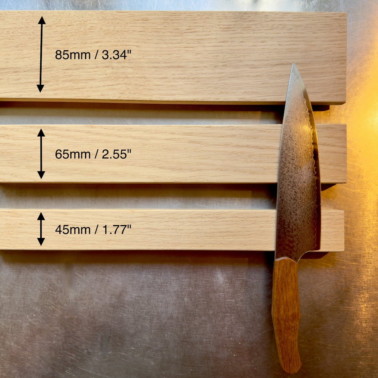 Køb bestselleren 'Knifeboard std.' knivskinne i massiv valnød flere længder og bredder_7 fra Rune - Jakobsen Woodworks hos os