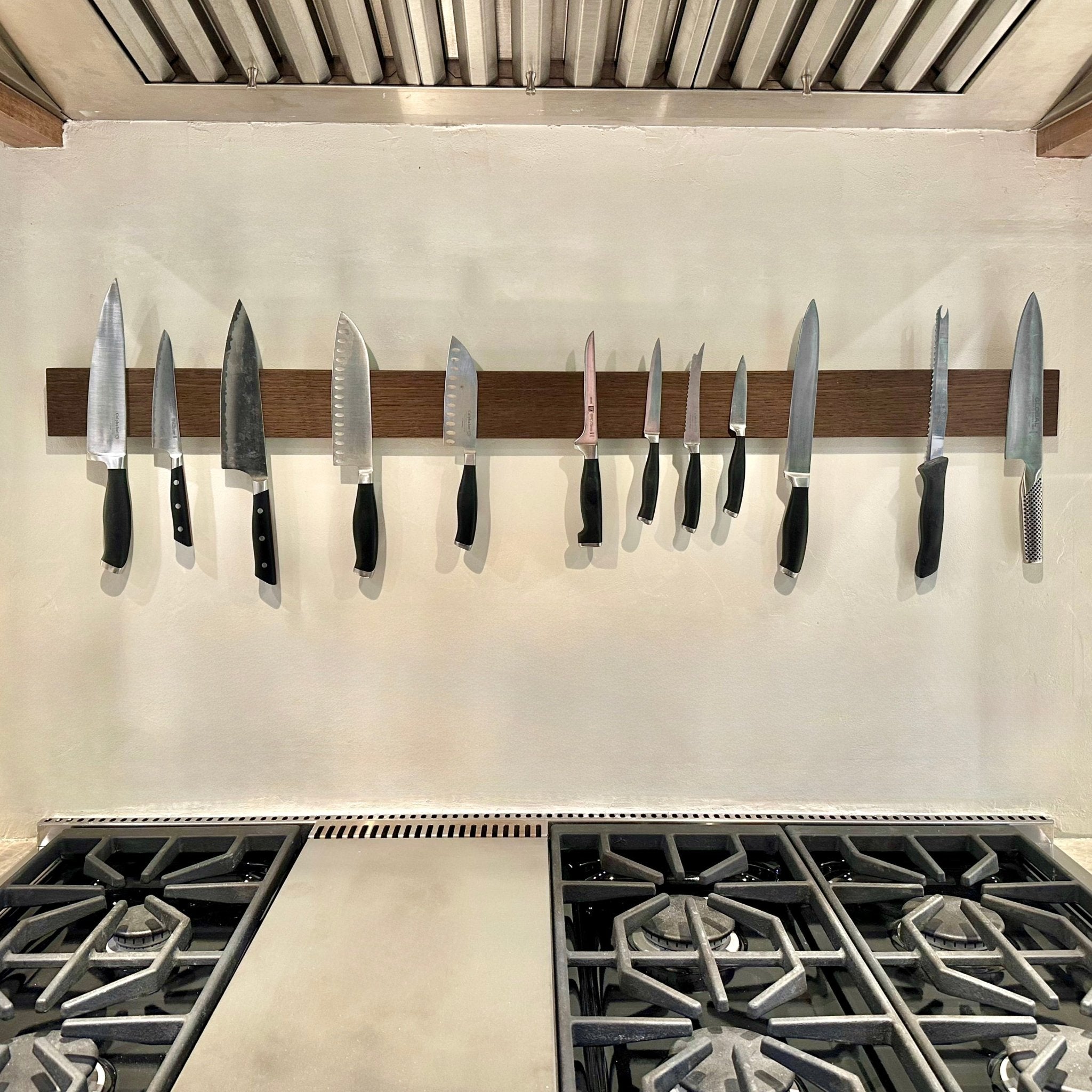 Køb den ultimative 'Wideboard X - tra' 10 cm bred og ekstra kraftig knivmagnet fra Rune - Jakobsen Woodworks hos os