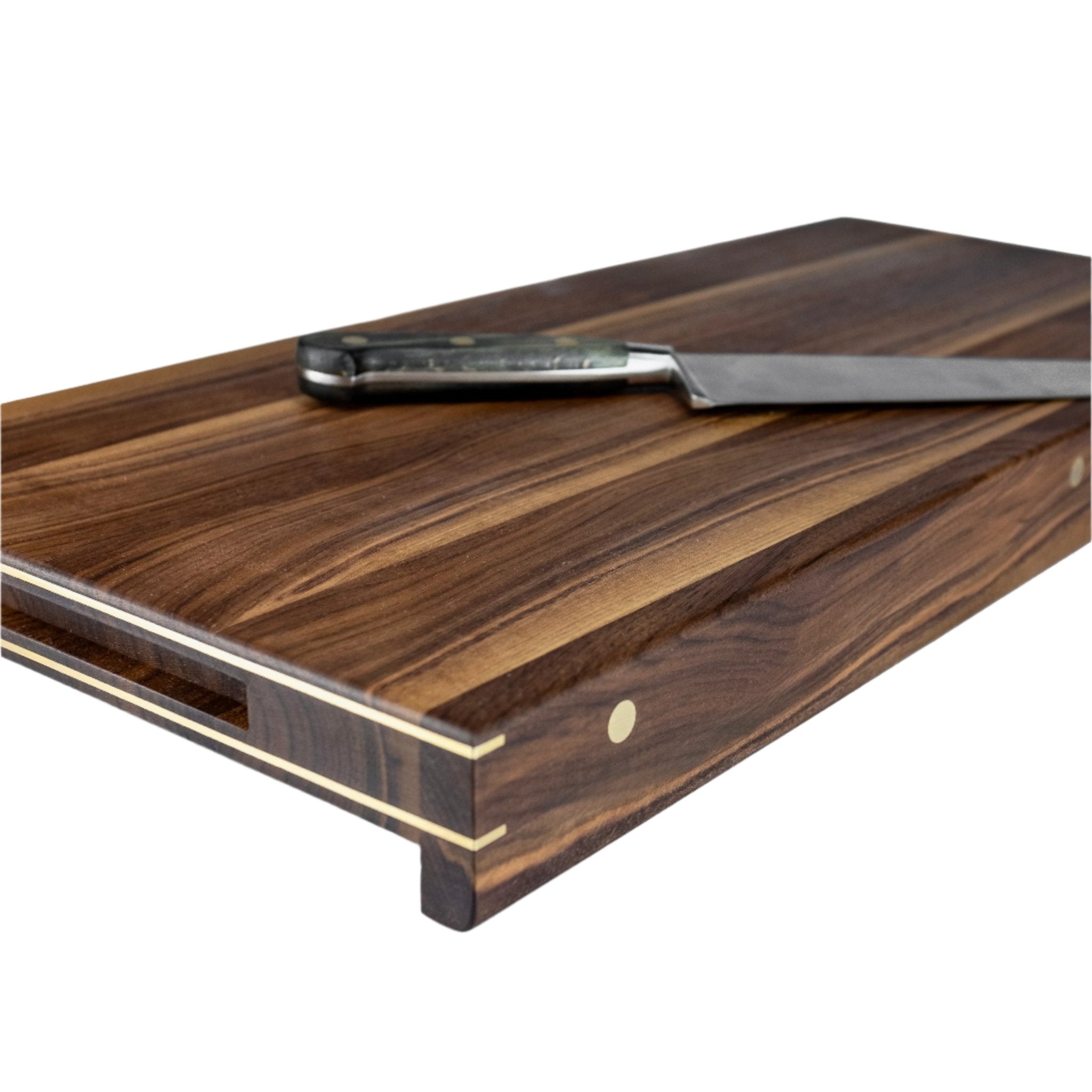 Køb 'Forefront' skærebræt med træforkant og detaljer i messing 50x40x3 cm_2 fra Rune - Jakobsen Woodworks hos os