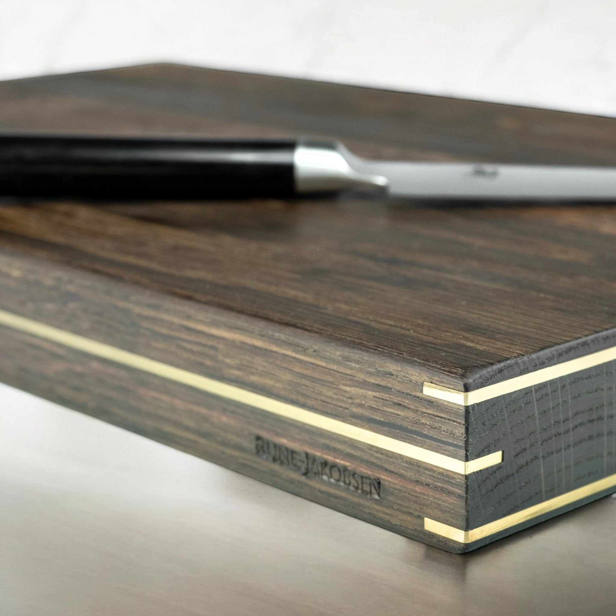 Rune - Jakobsen Woodworks 'Plain' skærebræt 40x27x3 cm_1