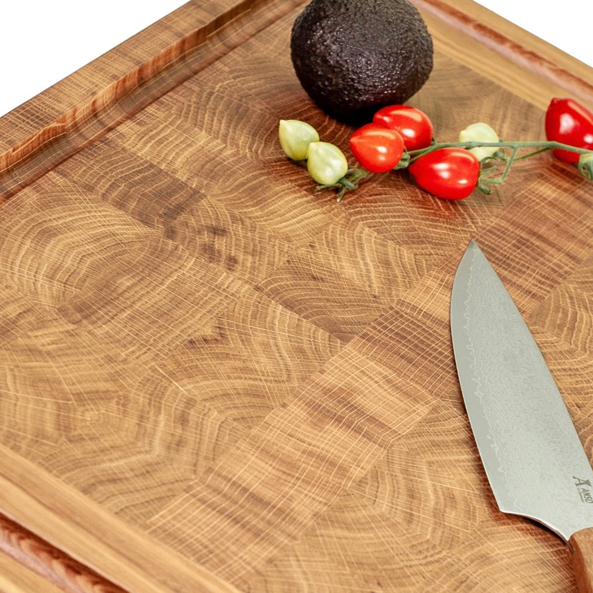 Rune - Jakobsen Woodworks WOW. 5 cm tykt skærebræt i endetræ. Størrelser fra 30x20 cm - 60x40 cm Skærebrætter by Rune - Jakobsen Design