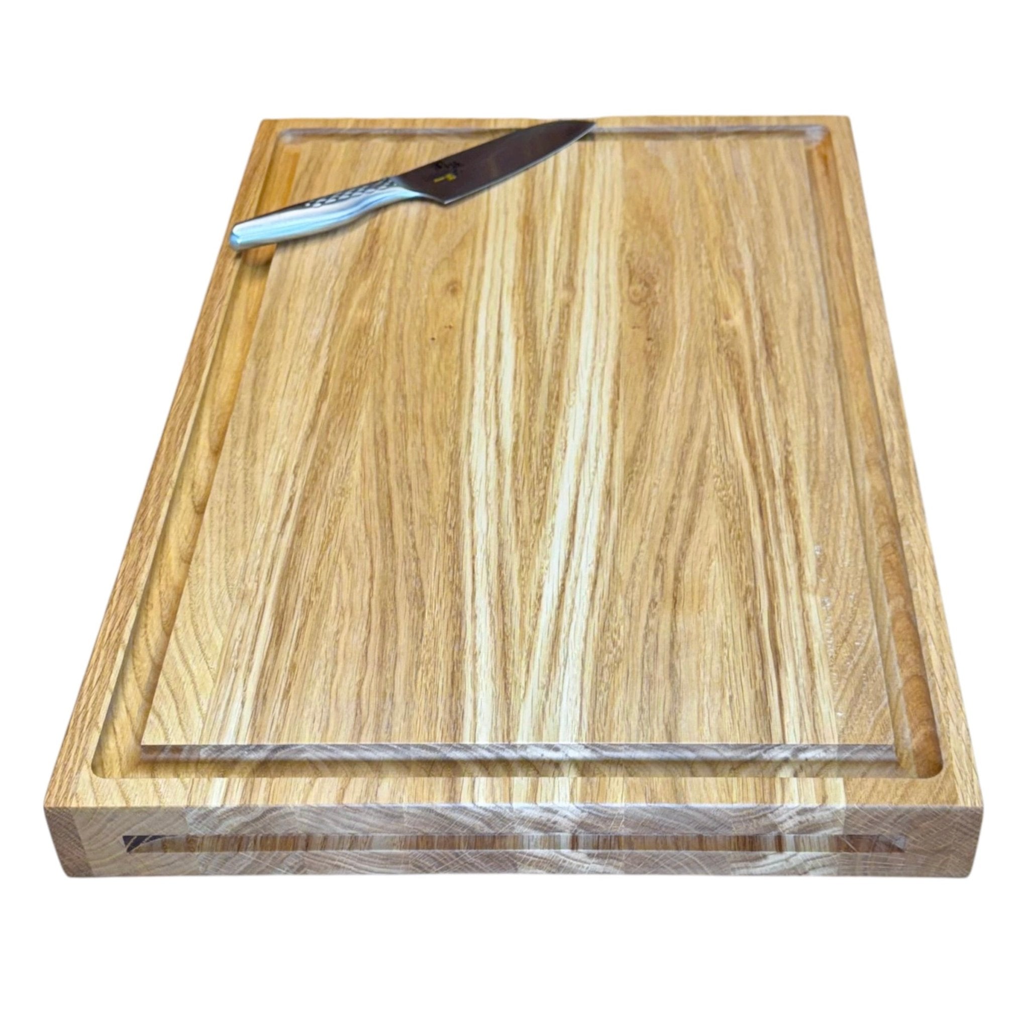 XXL. 6–8 cm dickes Schneidebrett mit Saftrille. Größen von 50 x 30 cm bis 80 x 60 cm.