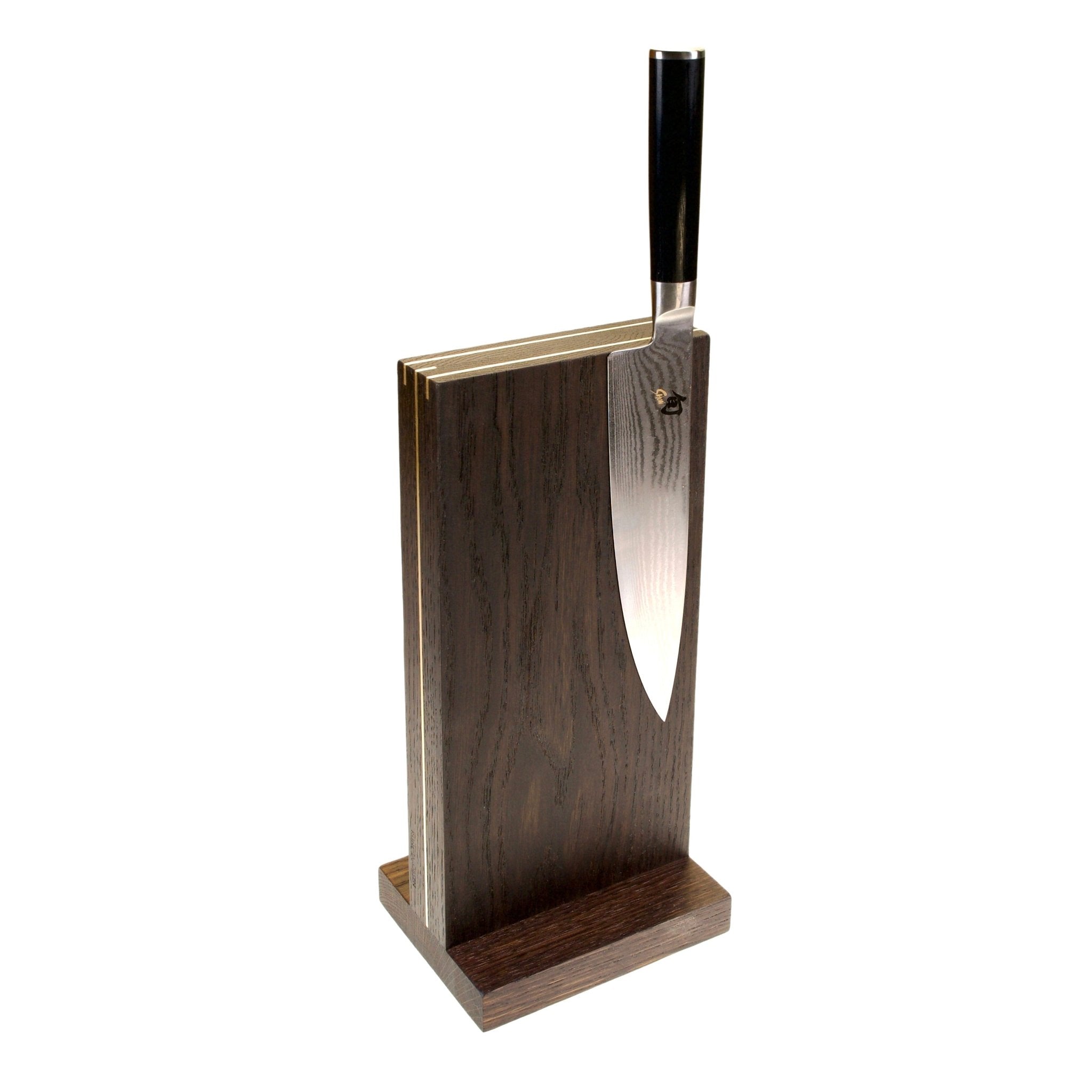 The Monolith - 15 eller 25 cm bred dobbeltsidet magnetisk knivblok med messingdetaljer. Højde 30 cm. - 15x30x4 cm–Røget egetræ - Messing - Knivblokke–Rune - Jakobsen Woodworks