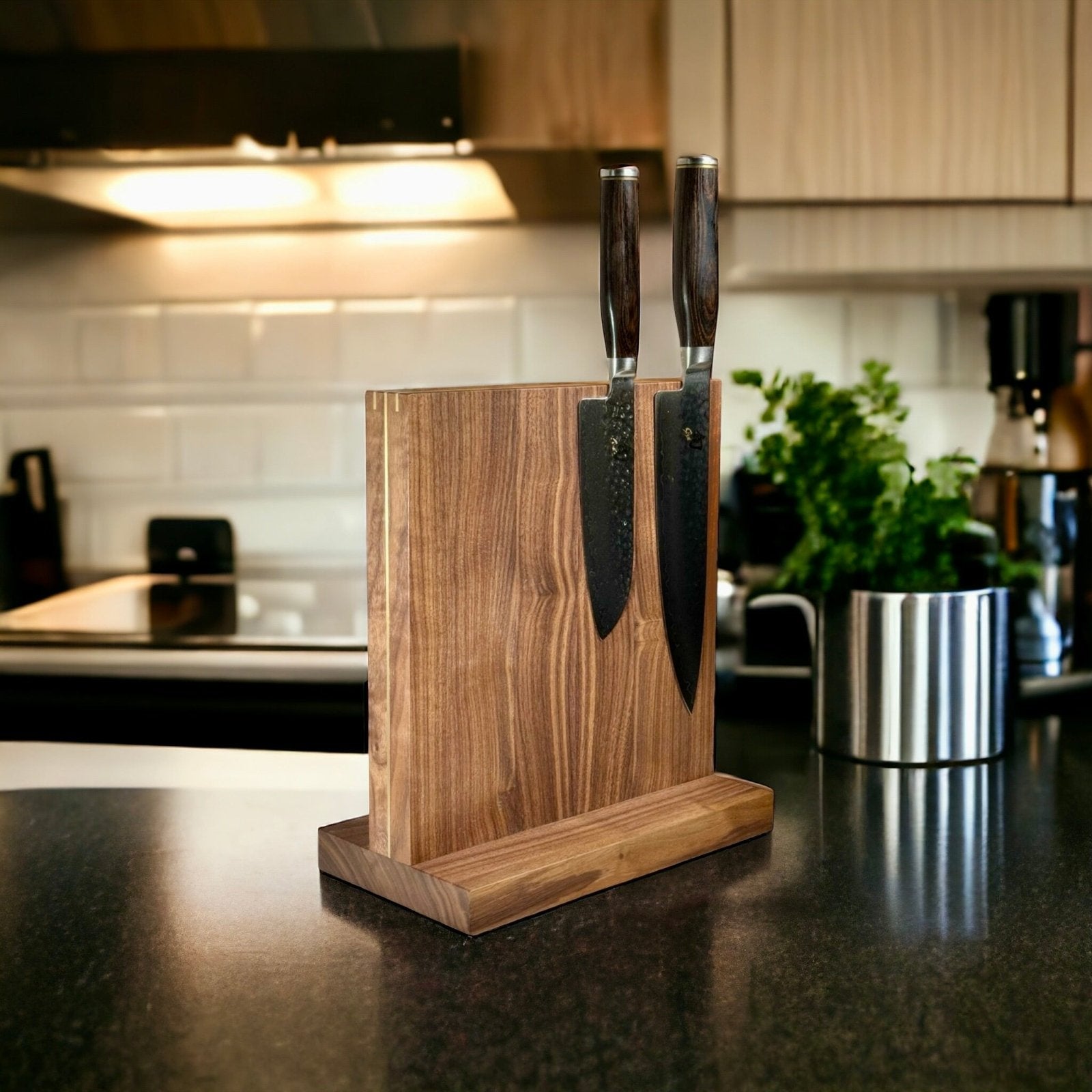 Rune - Jakobsen Woodworks 'The Monolith' magnetisk knivblok med messingdetaljer 30x30x4 cm_2