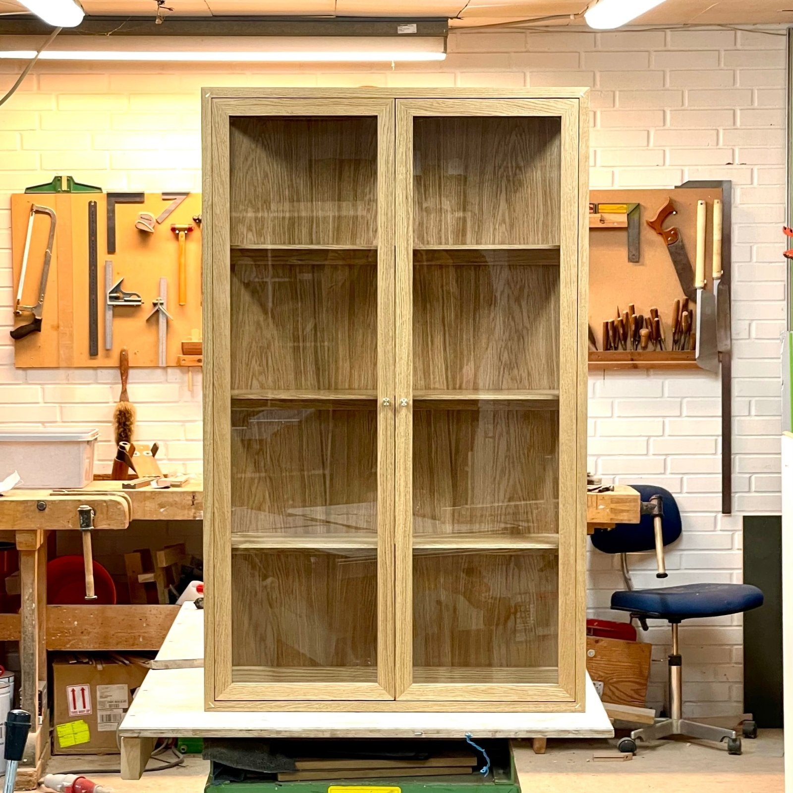 Rune-Jakobsen Woodworks Vitrine RJD-2_28 by Rune-Jakobsen Design