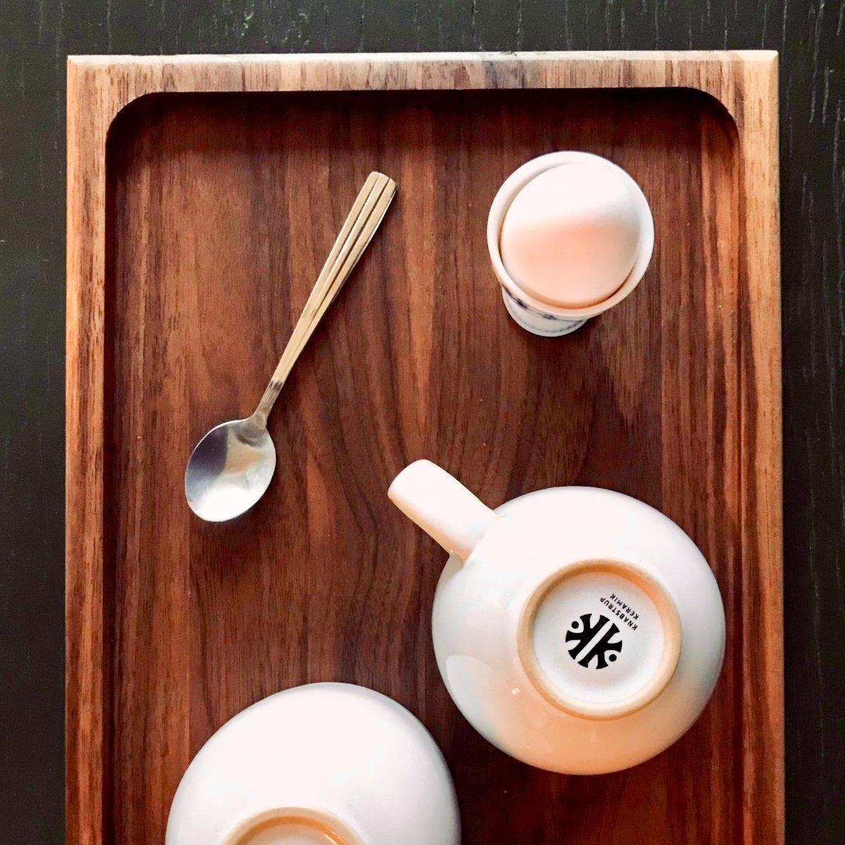 'Low Edge Tray' bakke med lav kant Bakker fra Rune-Jakobsen Design