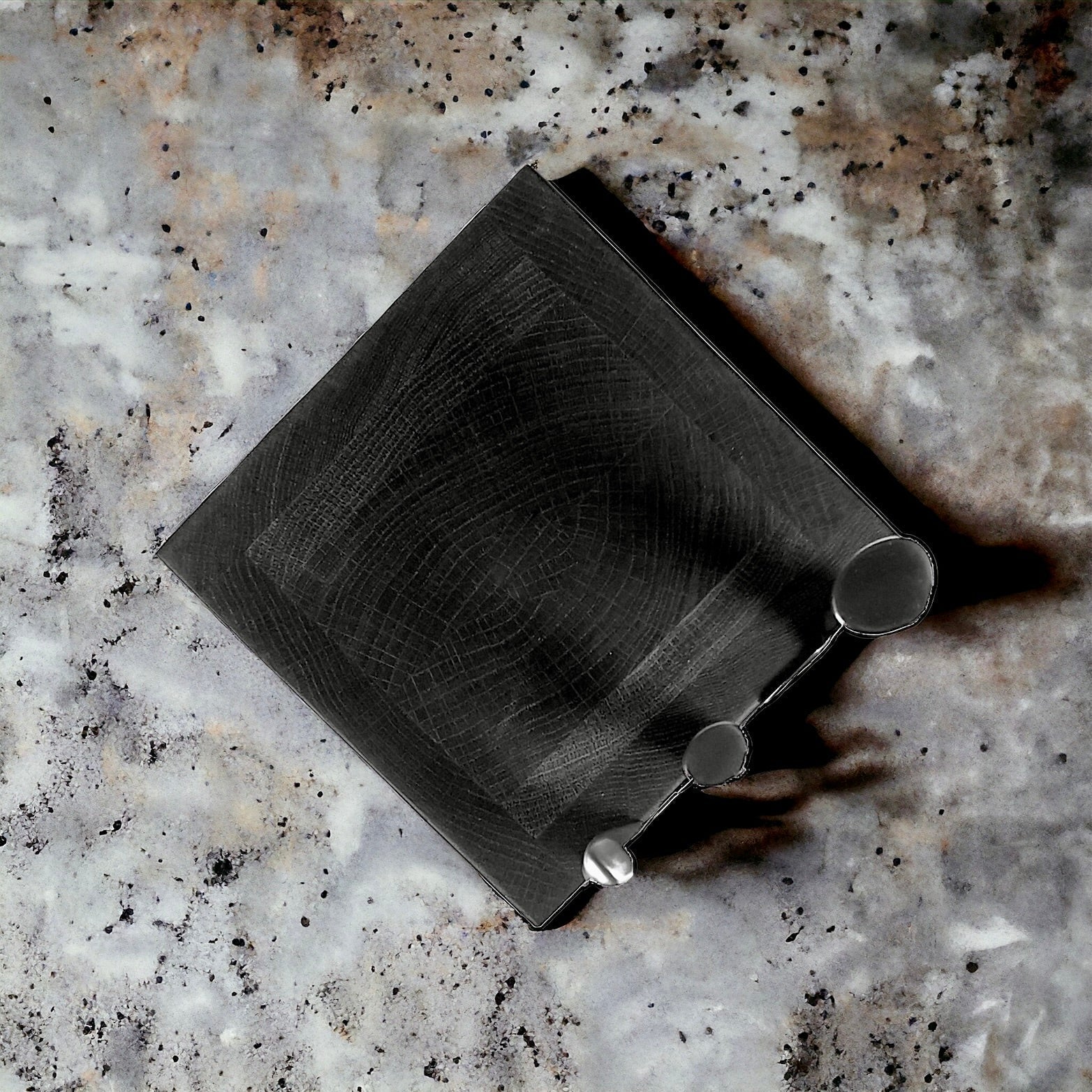Rune - Jakobsen Woodworks 'Nordic Noir' sortbejdset magnetisk knivblok, 8 - 12 knive For twelve 15x15cm_2