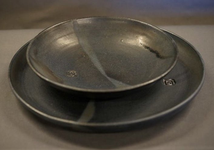 Køb 'Tallerken', stentøj, fås i flere størrelser, bølge Middagstallerken - Diameter 28 cm_3 fra Dorte Visby hos os