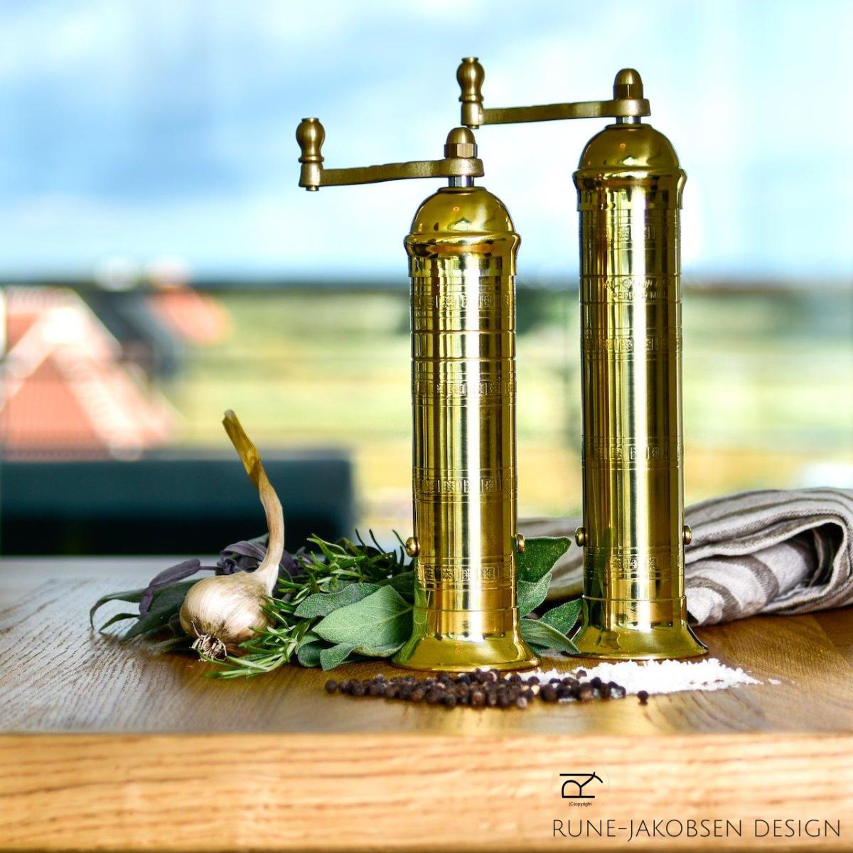 Køb Alexander 'Classic Brass Mill' messing salt og peberkværne 20 cm salt_1 fra Alexander Handcrafted Mills hos os