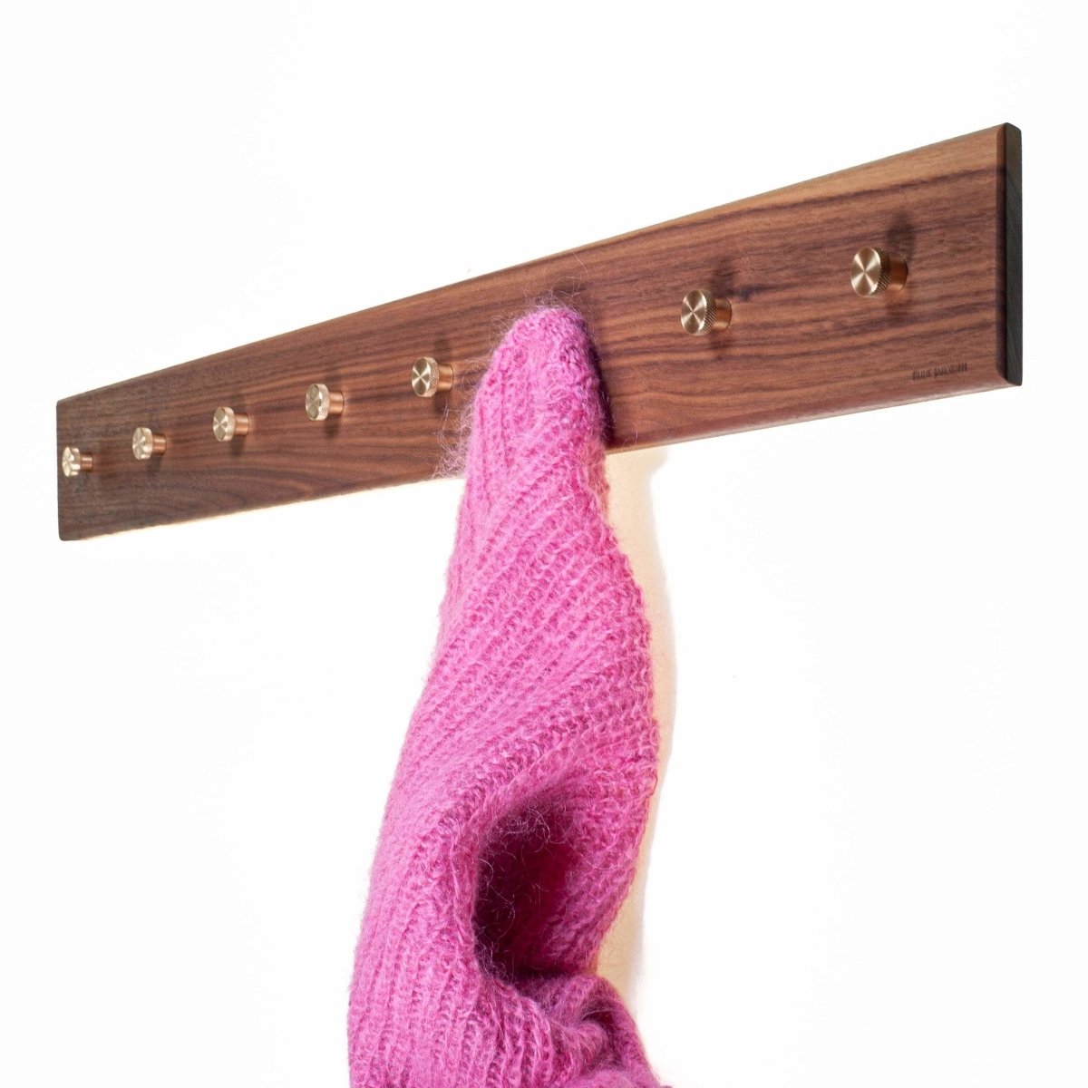 Rune - Jakobsen Woodworks 'Hall Buddy' bred knage med messingknopper 30cm/2 knopper_3