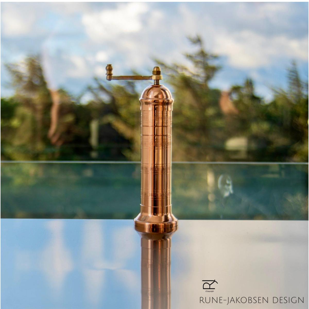 Køb Alexander 'Classic Copper Mill' kobber salt og peberkværne i 2 størrelser_4 fra Alexander Handcrafted Mills hos os