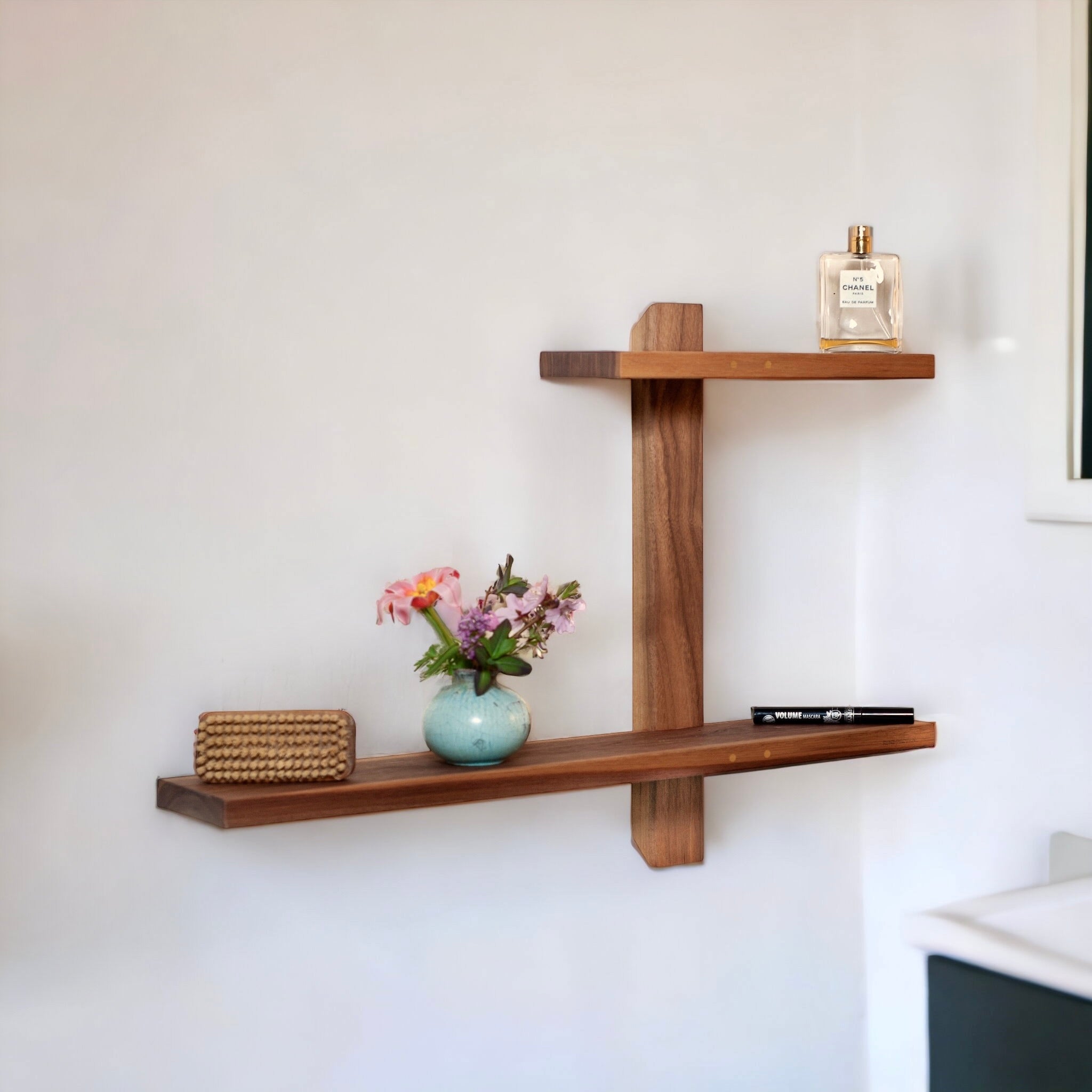 'EQUITY' asymmetrisk hylde Hylder By Rune-Jakobsen Design