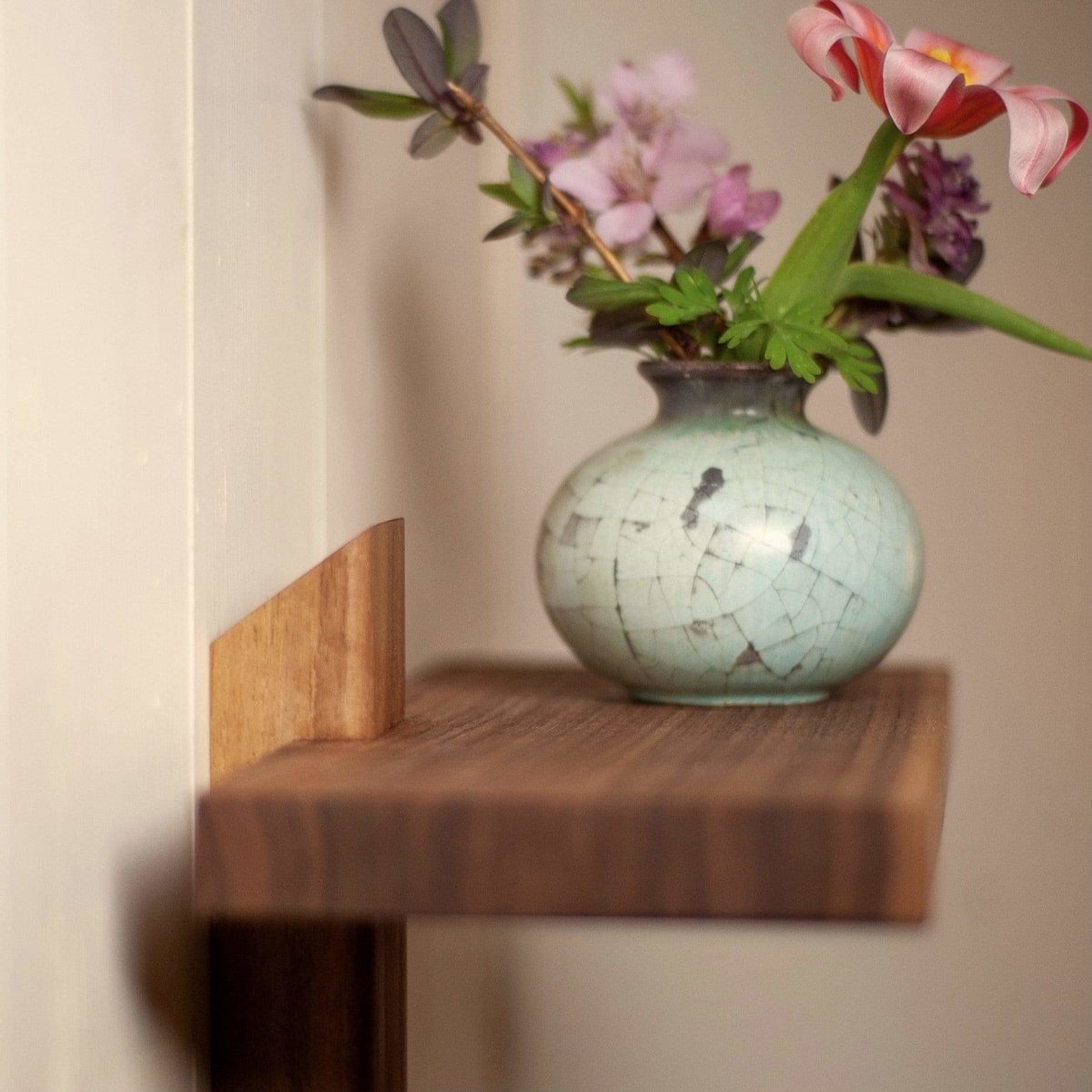 'EQUITY' asymmetrisk hylde Hylder By Rune-Jakobsen Design