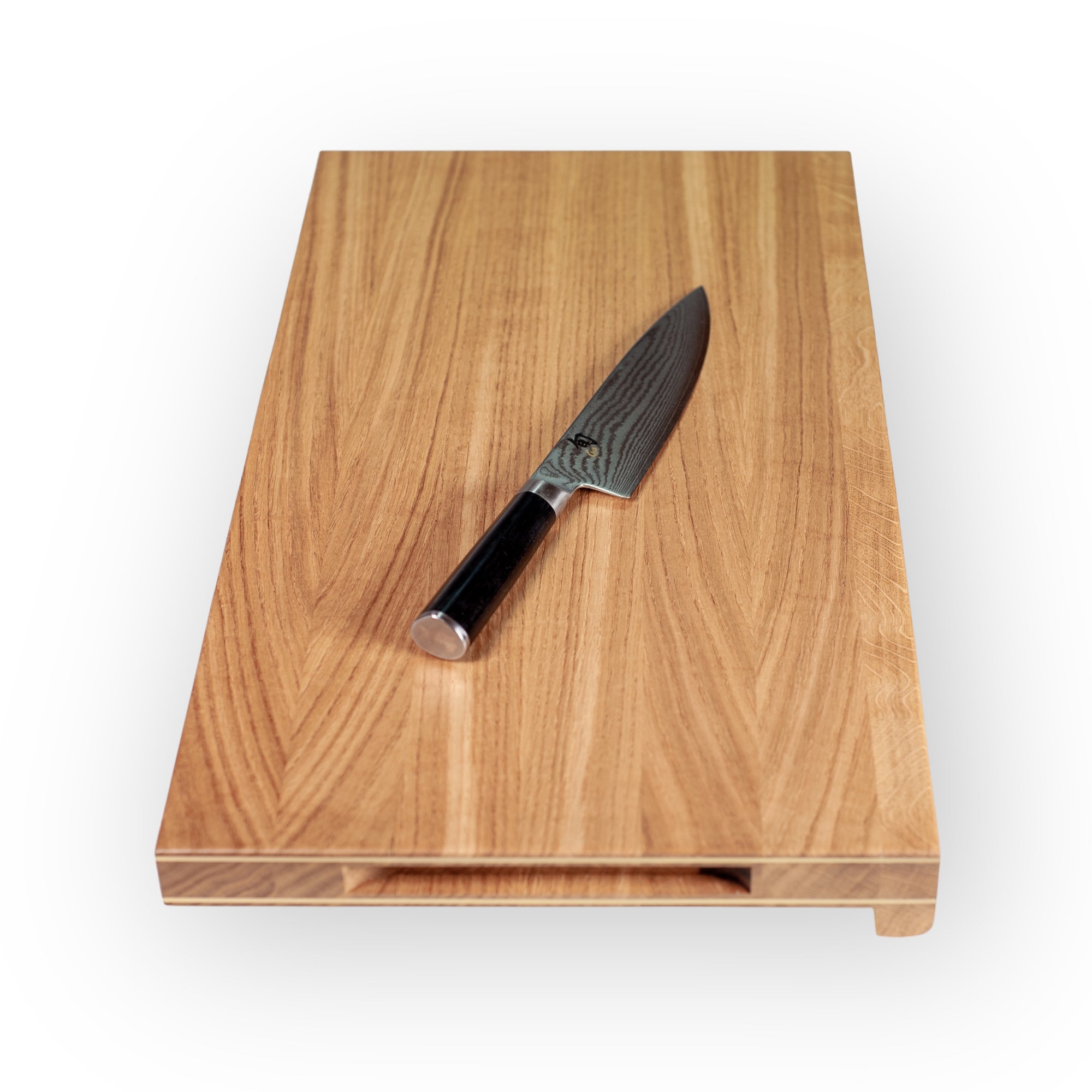 Køb 'Forefront' skærebræt med træforkant og detaljer i messing  60x40x3 cm_5 fra Rune - Jakobsen Woodworks hos os