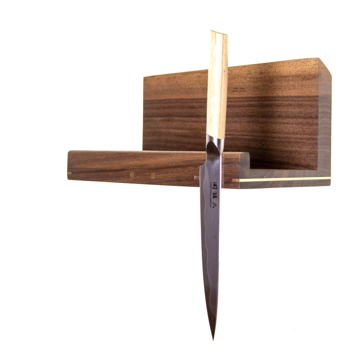 Rune-Jakobsen Woodworks 'Hack 4Knives' hylde med knivmagnet_5 by Rune-Jakobsen Design