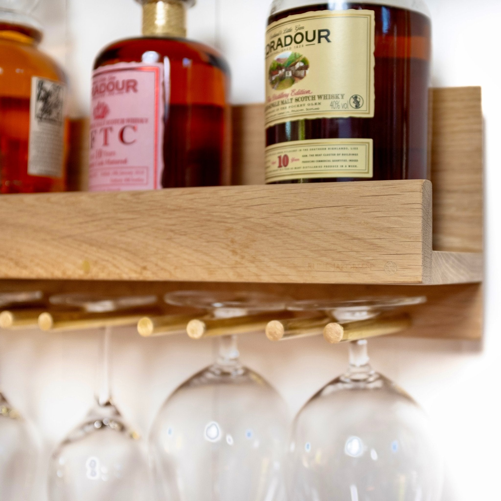 Rune - Jakobsen Woodworks 'Hack 4Wine' hylde med glasophæng 40 cm_5
