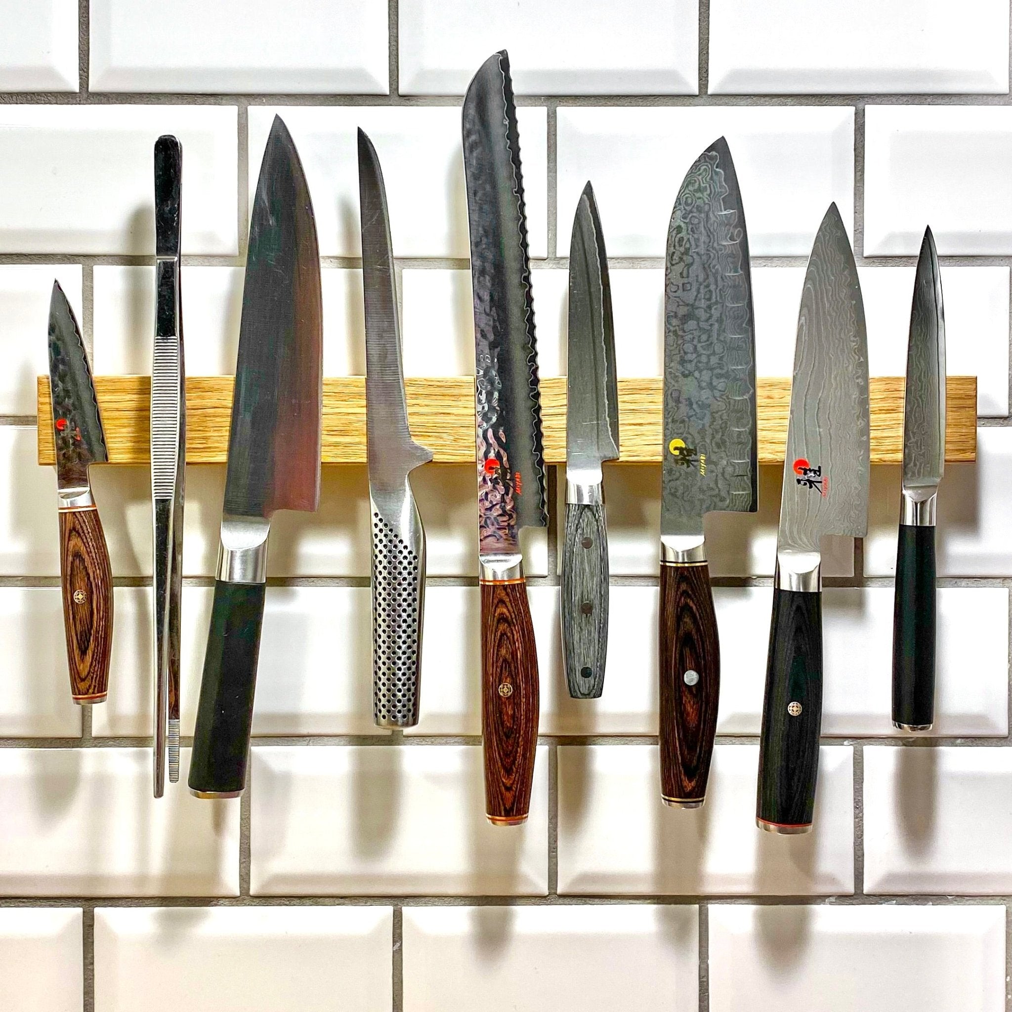 Køb den populære 'Knifeboard std.' knivskinne i valnød og flere længder og bredder_1 fra Rune - Jakobsen Woodworks hos os