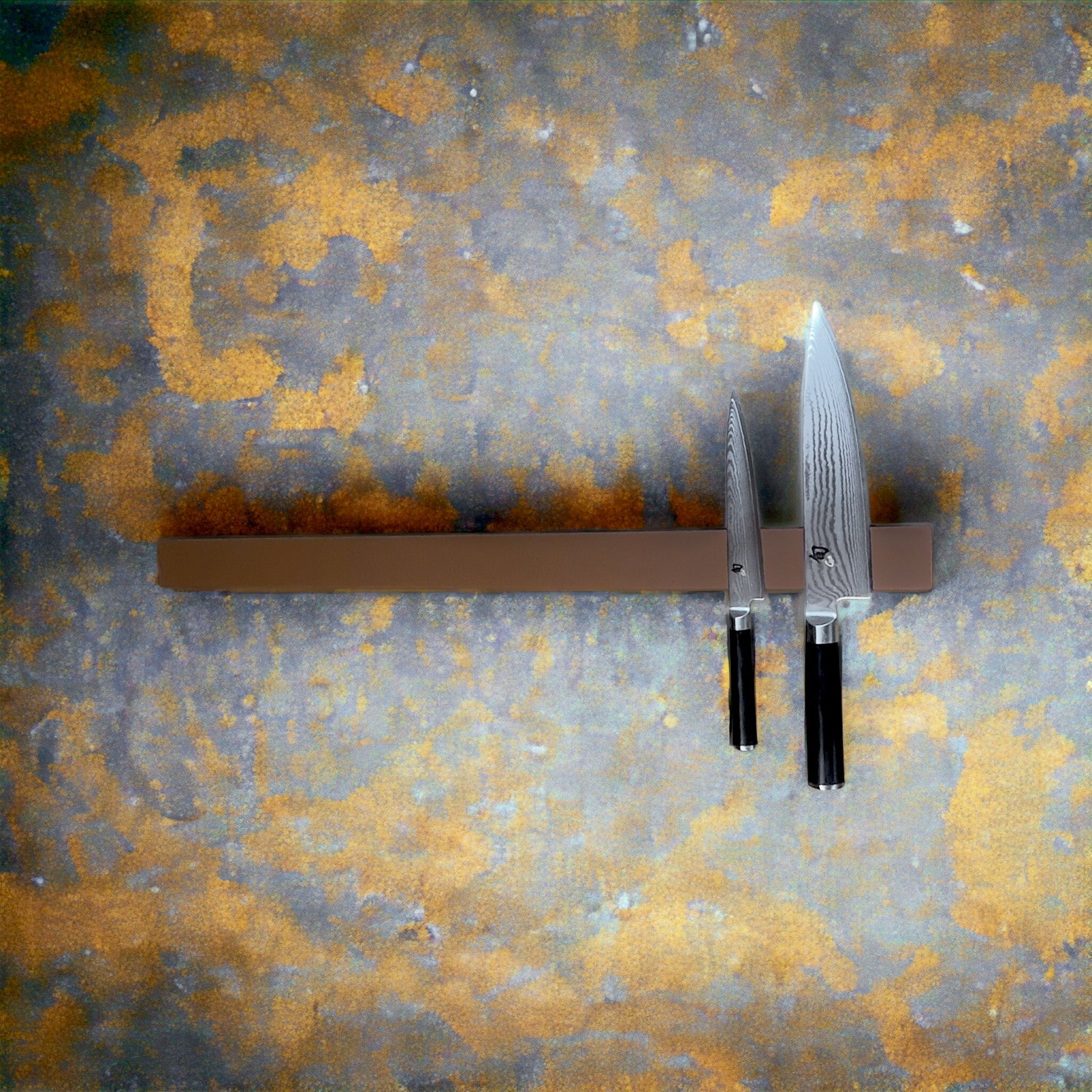 Køb 'Leather protected Version 2.0' knivmagnet med læderfront i længder fra 20 - 80 cm_2 fra Rune - Jakobsen Woodworks hos os