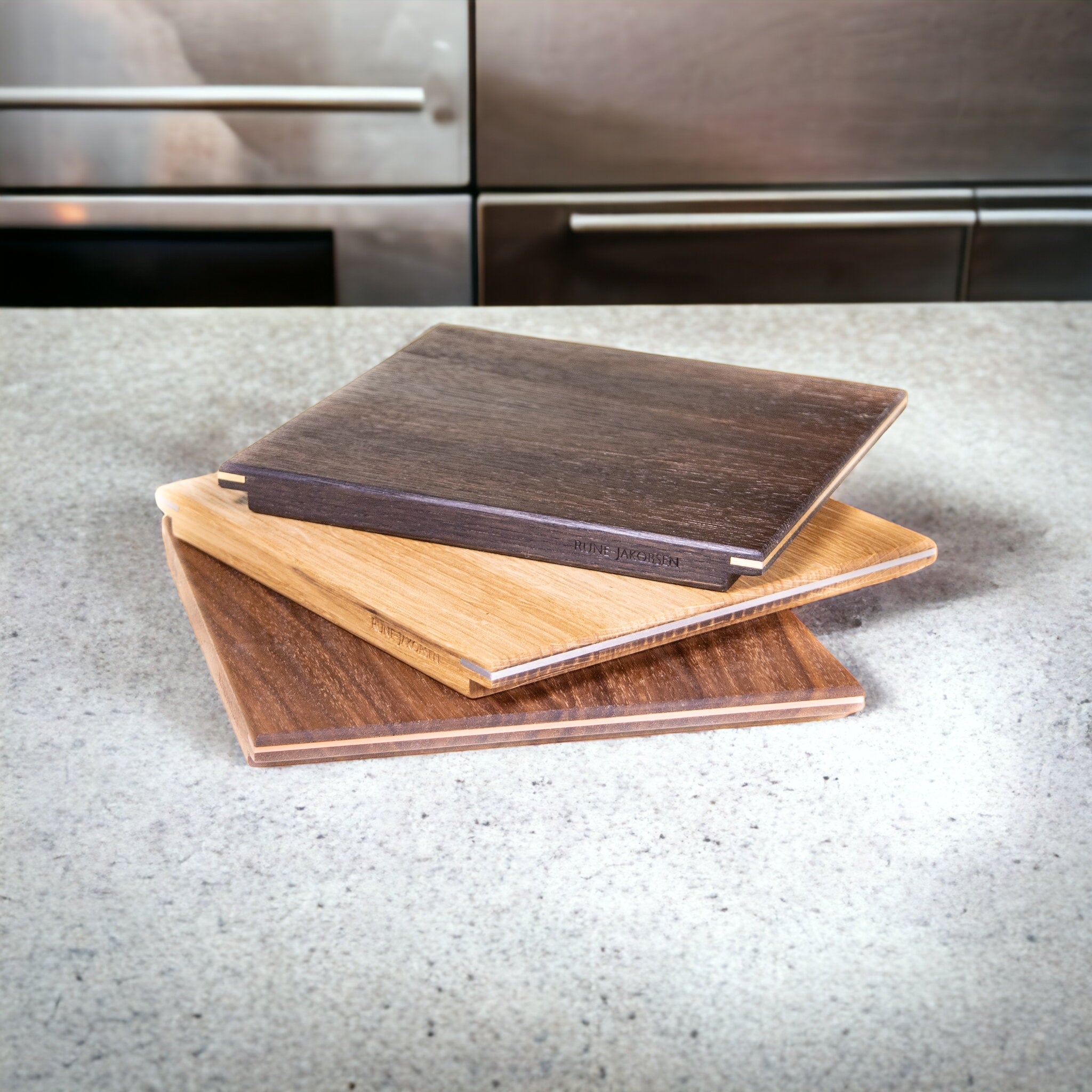 Rune - Jakobsen Design 'Magsafe' magnetisk bordskåner Valnød Bordskånere_4