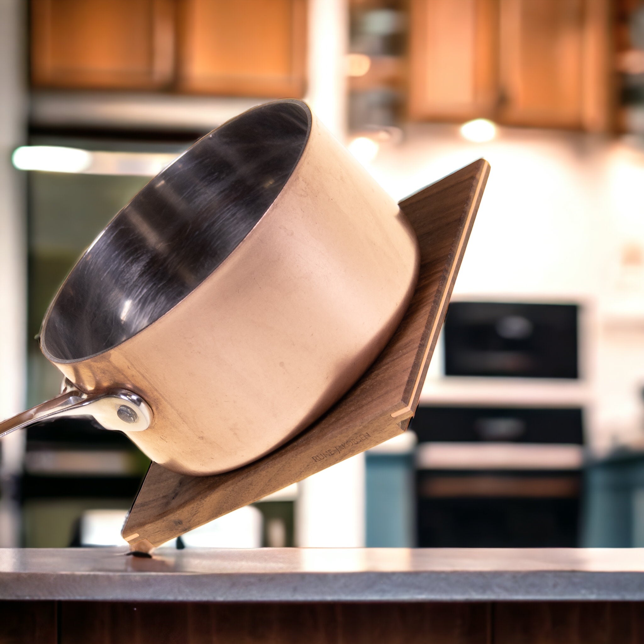 Rune - Jakobsen Design 'Magsafe' magnetisk bordskåner Valnød Bordskånere_3