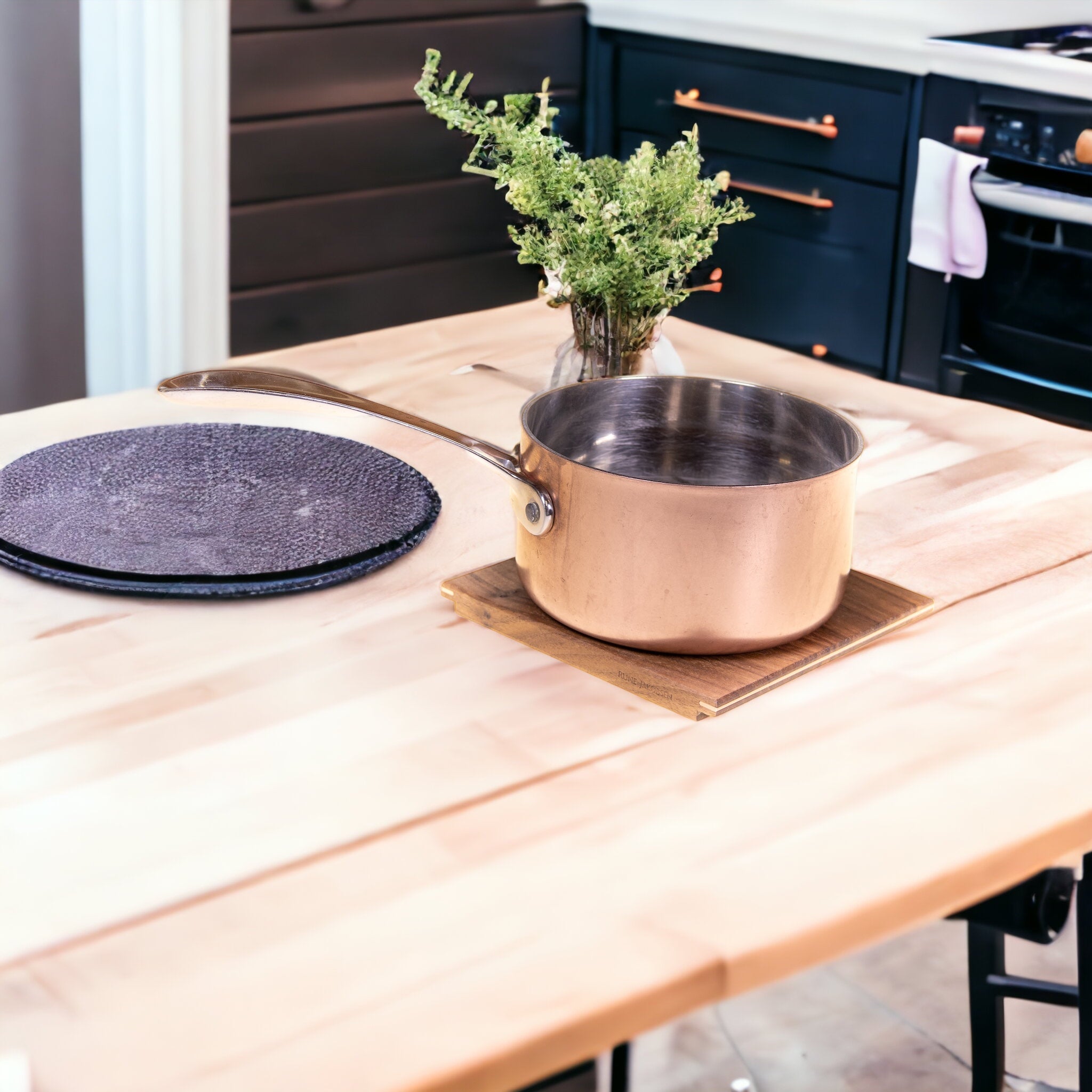 Rune - Jakobsen Design 'Magsafe' magnetisk bordskåner Valnød Bordskånere_5