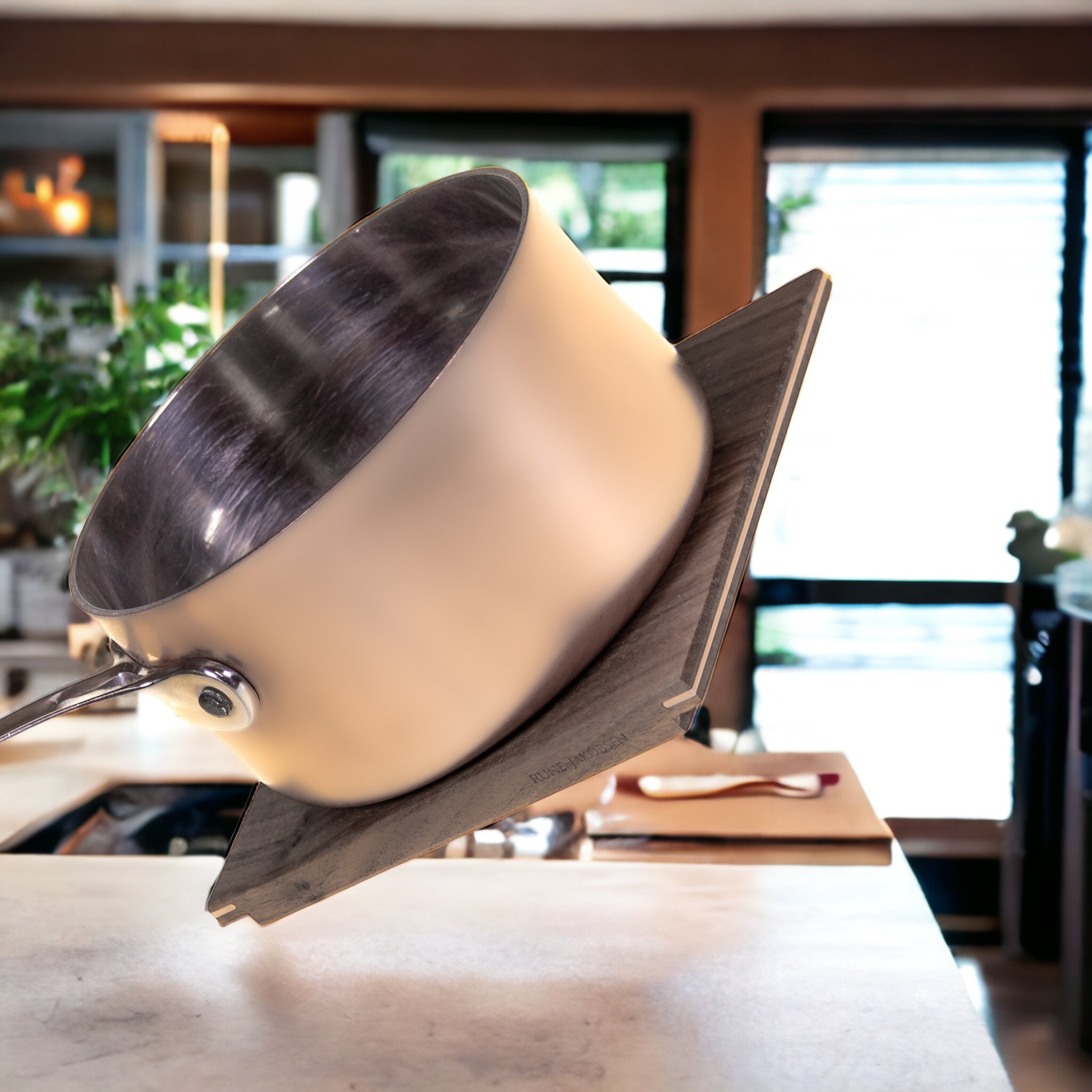 Rune - Jakobsen Design 'Magsafe' magnetisk bordskåner Røget egtræ Bordskånere_1