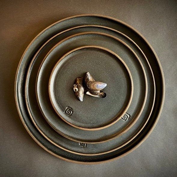 Køb 'Tallerken', stentøj, fås i flere størrelser, midnatshav Dyb tallerken - Diameter 28 cm_4 fra Dorte Visby hos os