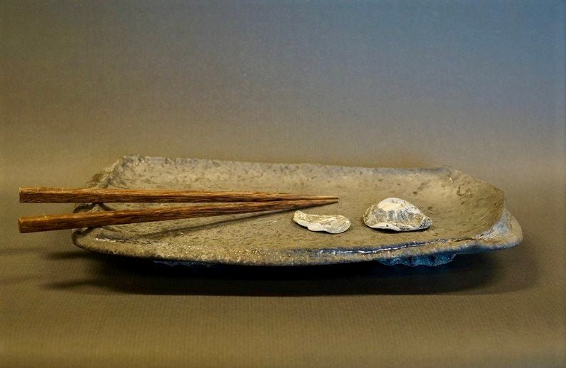 Dorte Visby 'Sushitallerken', raku, 25 cm Ca. 25 cm lang_2