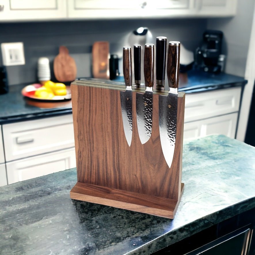 Rune - Jakobsen Woodworks 'The Monolith' magnetisk knivblok med messingdetaljer 30x30x4 cm_4