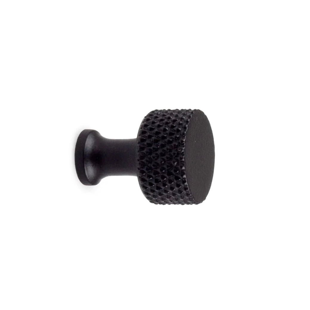 'Towel Buddy #2' - smal knage med messingknopper Knager By Rune-Jakobsen Design