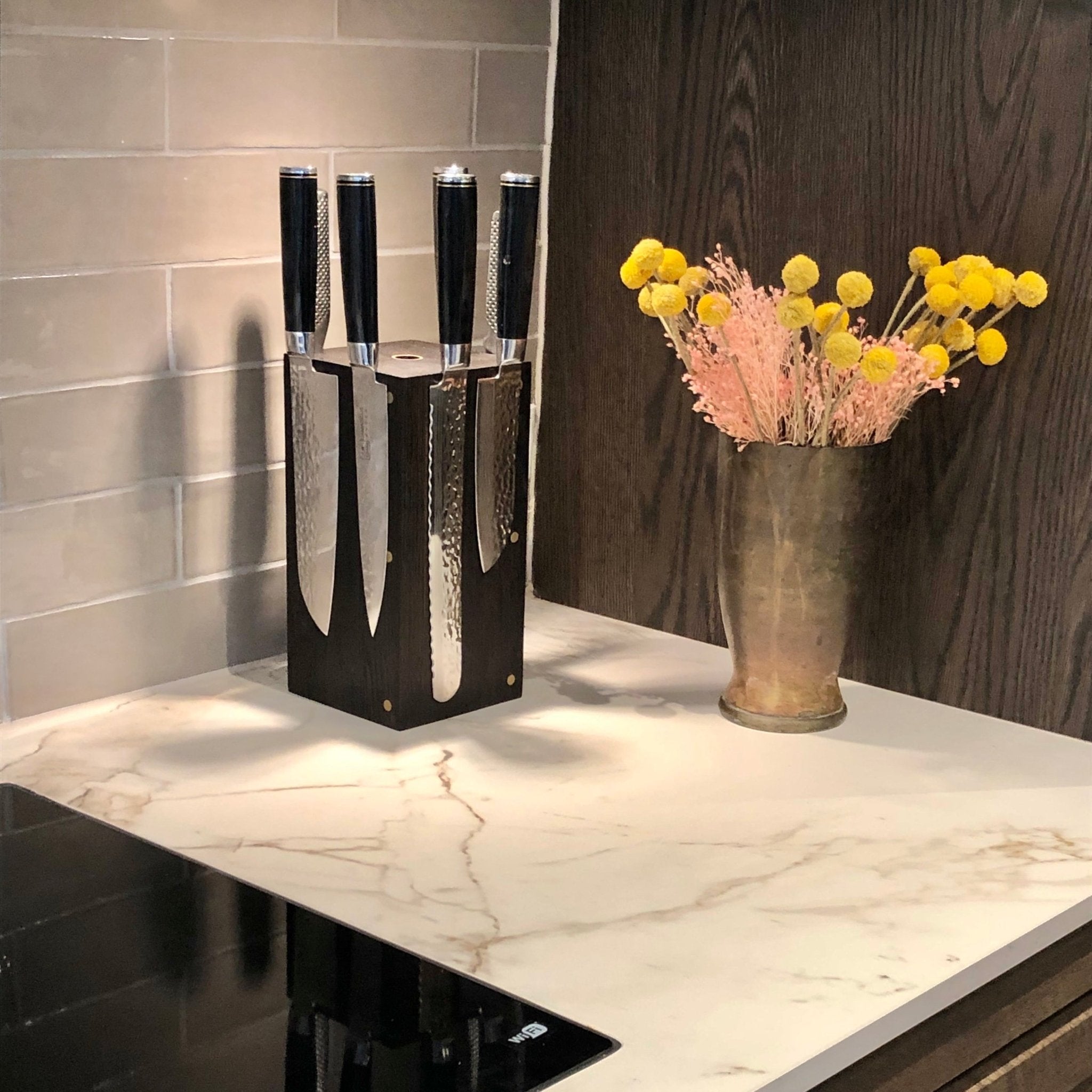 Rune - Jakobsen Design Tower - kvadratisk magnetisk knivblok med metalrør og metaldetaljer. 8 eller 12 knive For eight 12x12cm Knivblokke_2