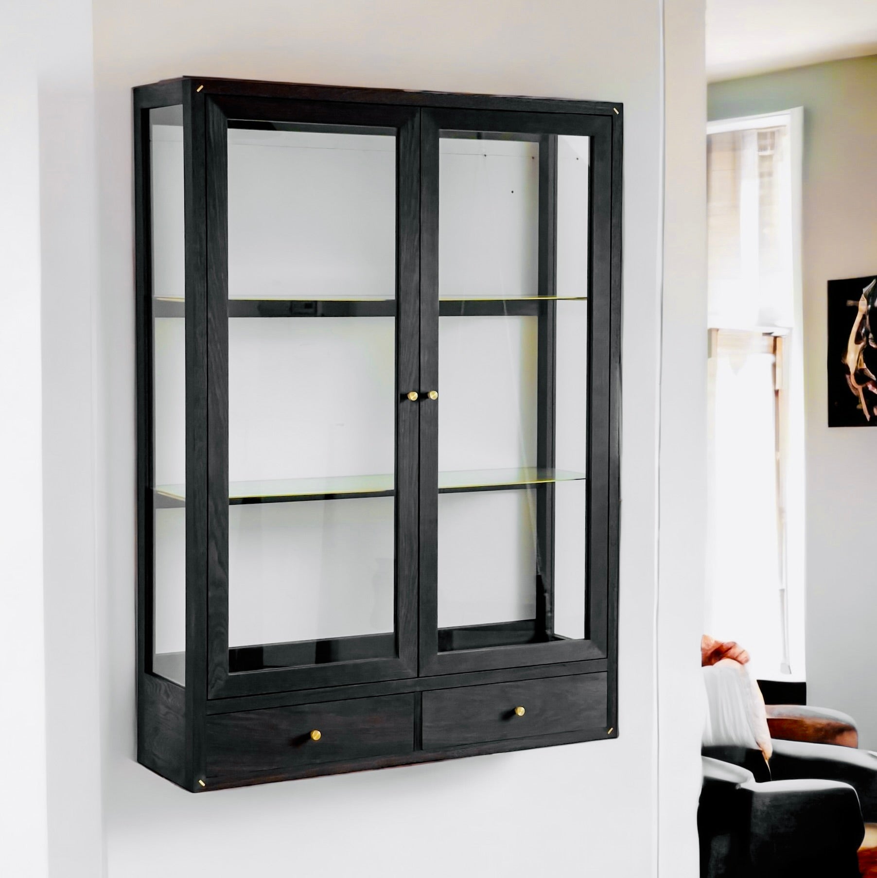 Rune-Jakobsen Woodworks Vitrine RJD-11 med skuffer_1 by Rune-Jakobsen Design